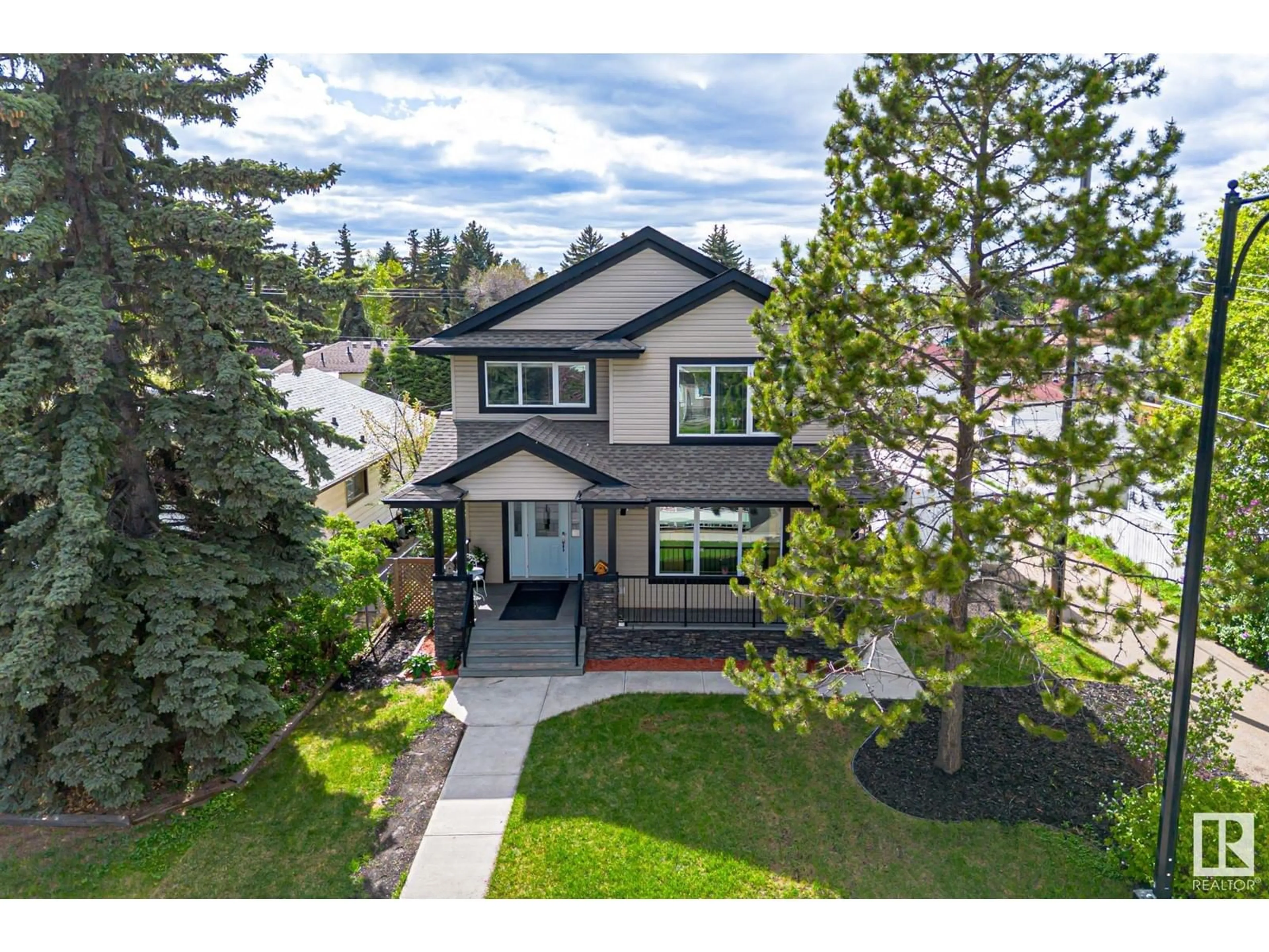 A pic from outside/outdoor area/front of a property/back of a property/a pic from drone, street for 7028 81 ST, Edmonton Alberta T6C2T4