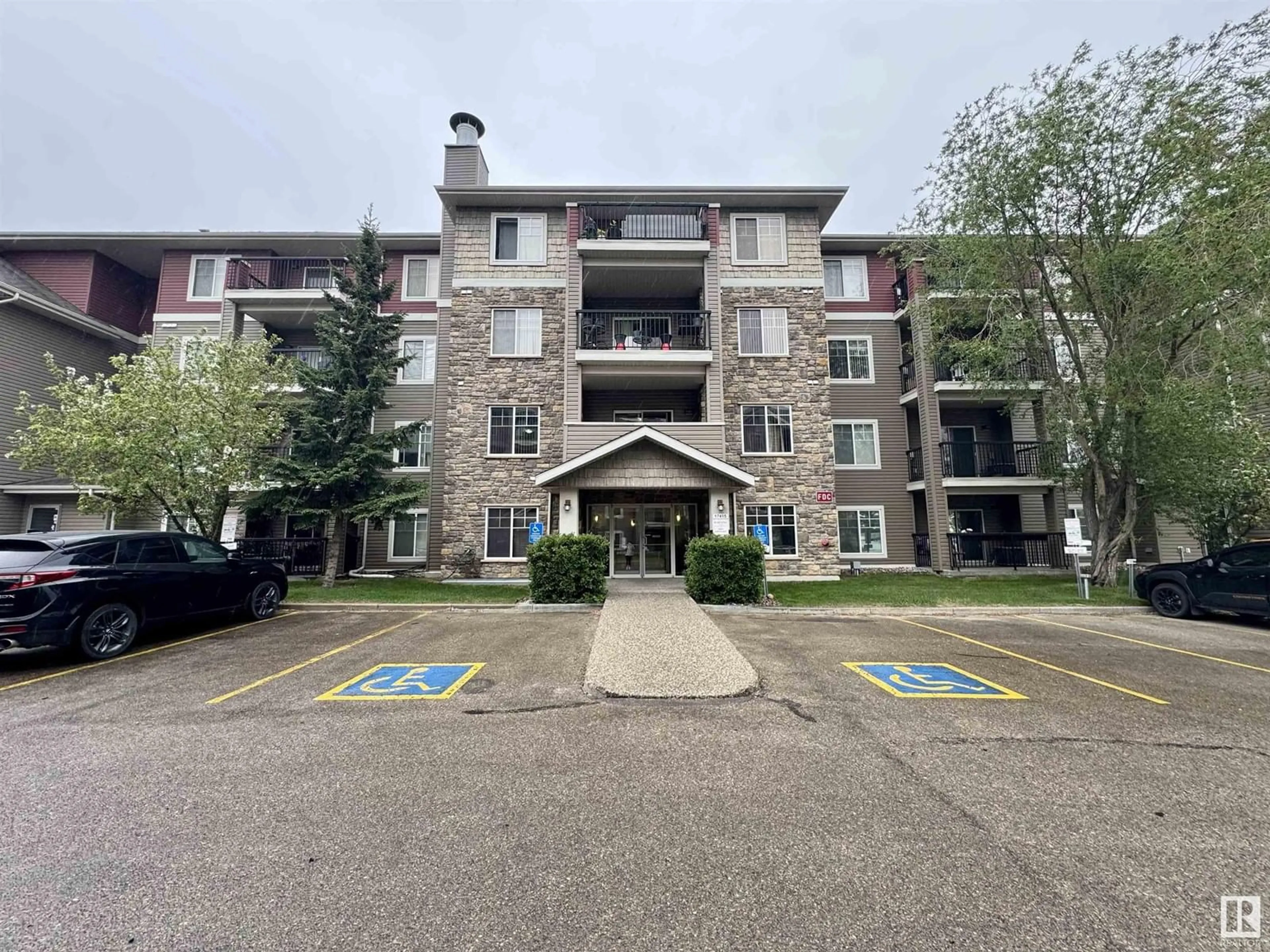 A pic from outside/outdoor area/front of a property/back of a property/a pic from drone, building for 122 17415 99 AV, Edmonton Alberta T5T0W8