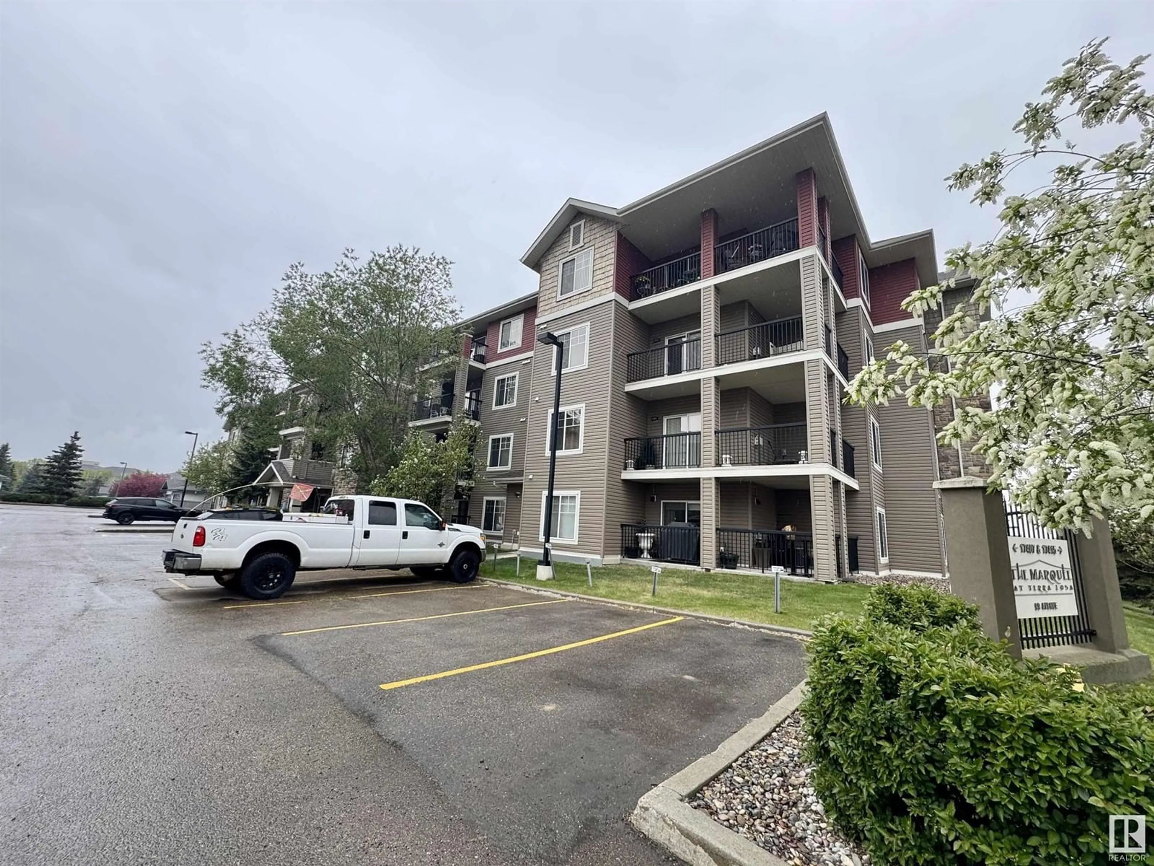 A pic from outside/outdoor area/front of a property/back of a property/a pic from drone, unknown for 122 17415 99 AV, Edmonton Alberta T5T0W8