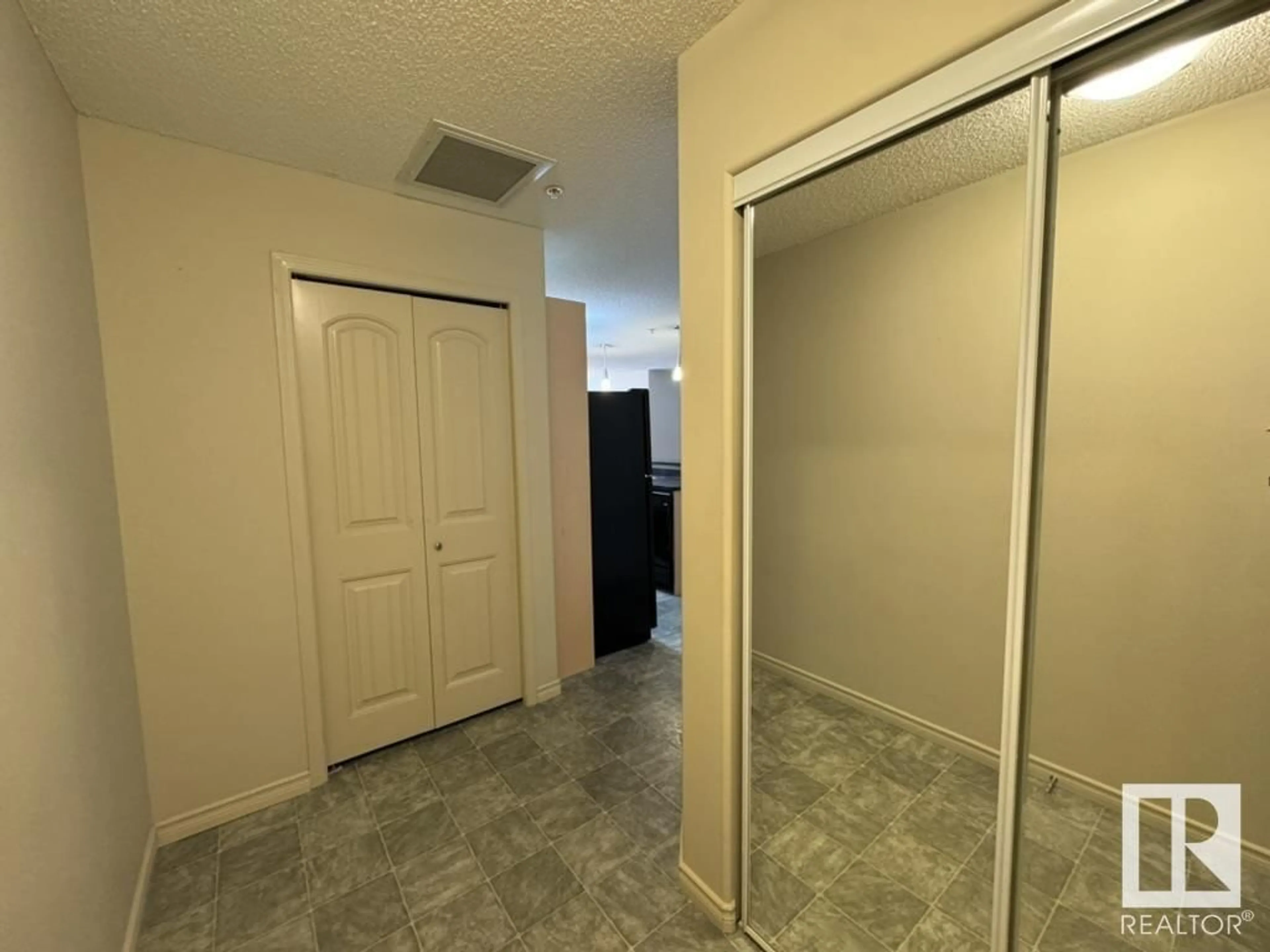 A pic of a room for 122 17415 99 AV, Edmonton Alberta T5T0W8
