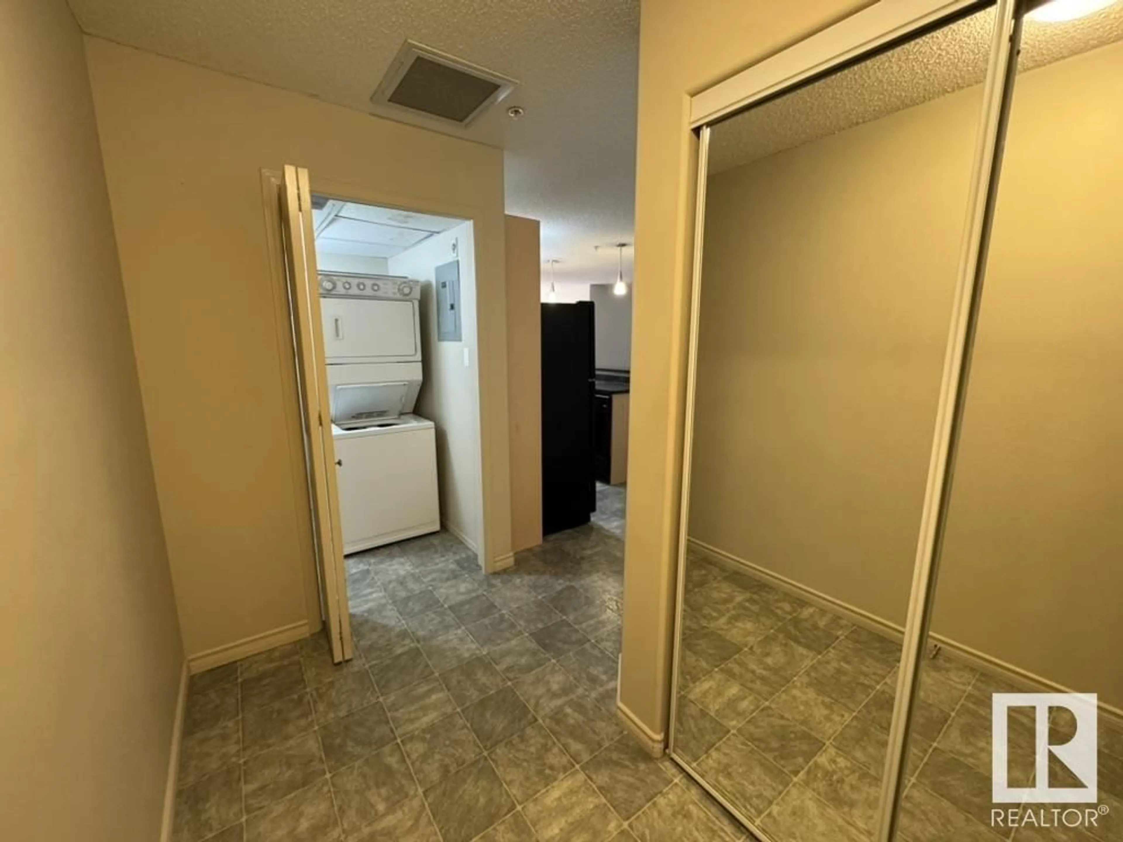 A pic of a room for 122 17415 99 AV, Edmonton Alberta T5T0W8