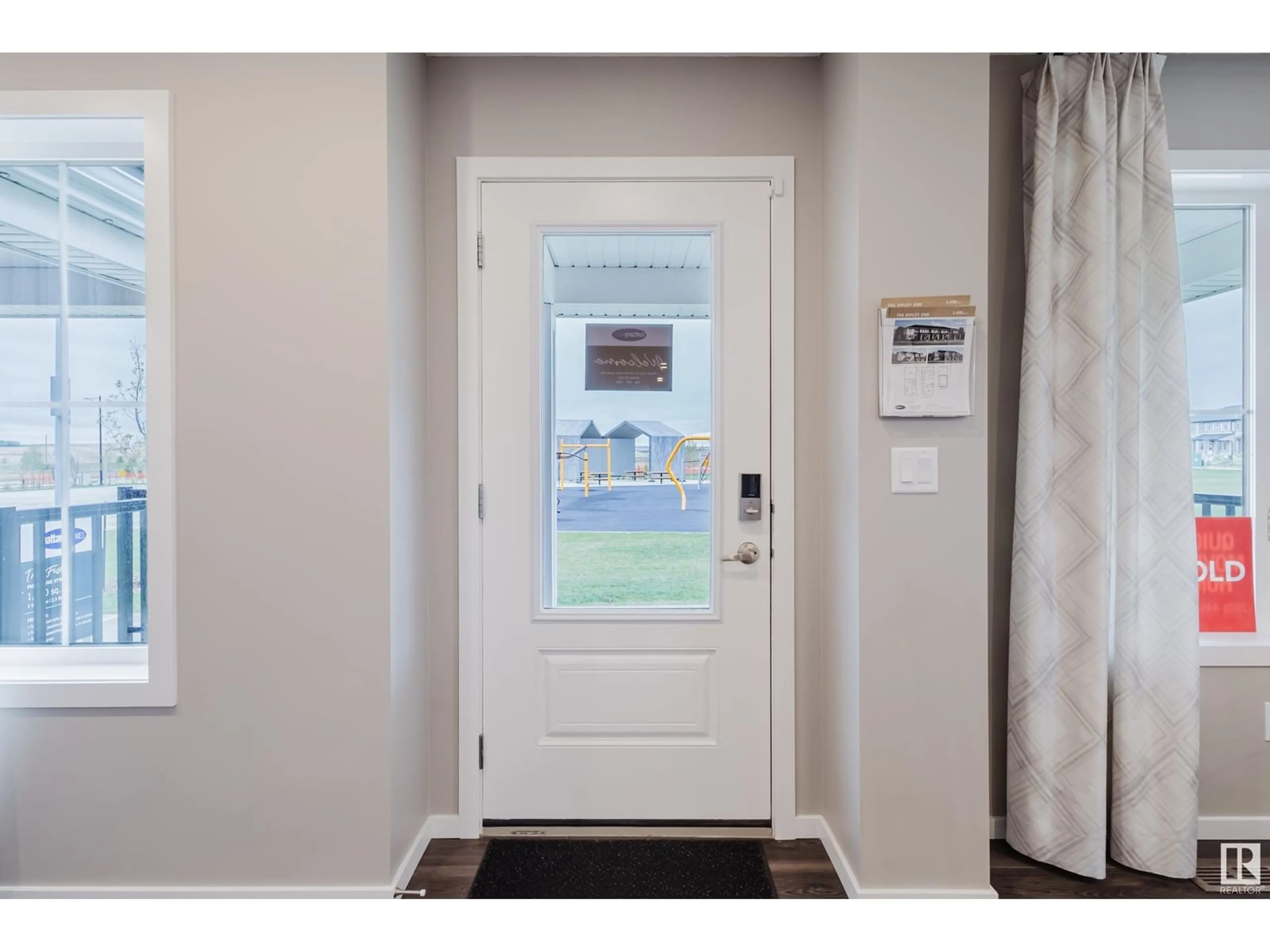 Indoor entryway for 1029 HELEN LAVENDER LN, Sherwood Park Alberta T8H3A4
