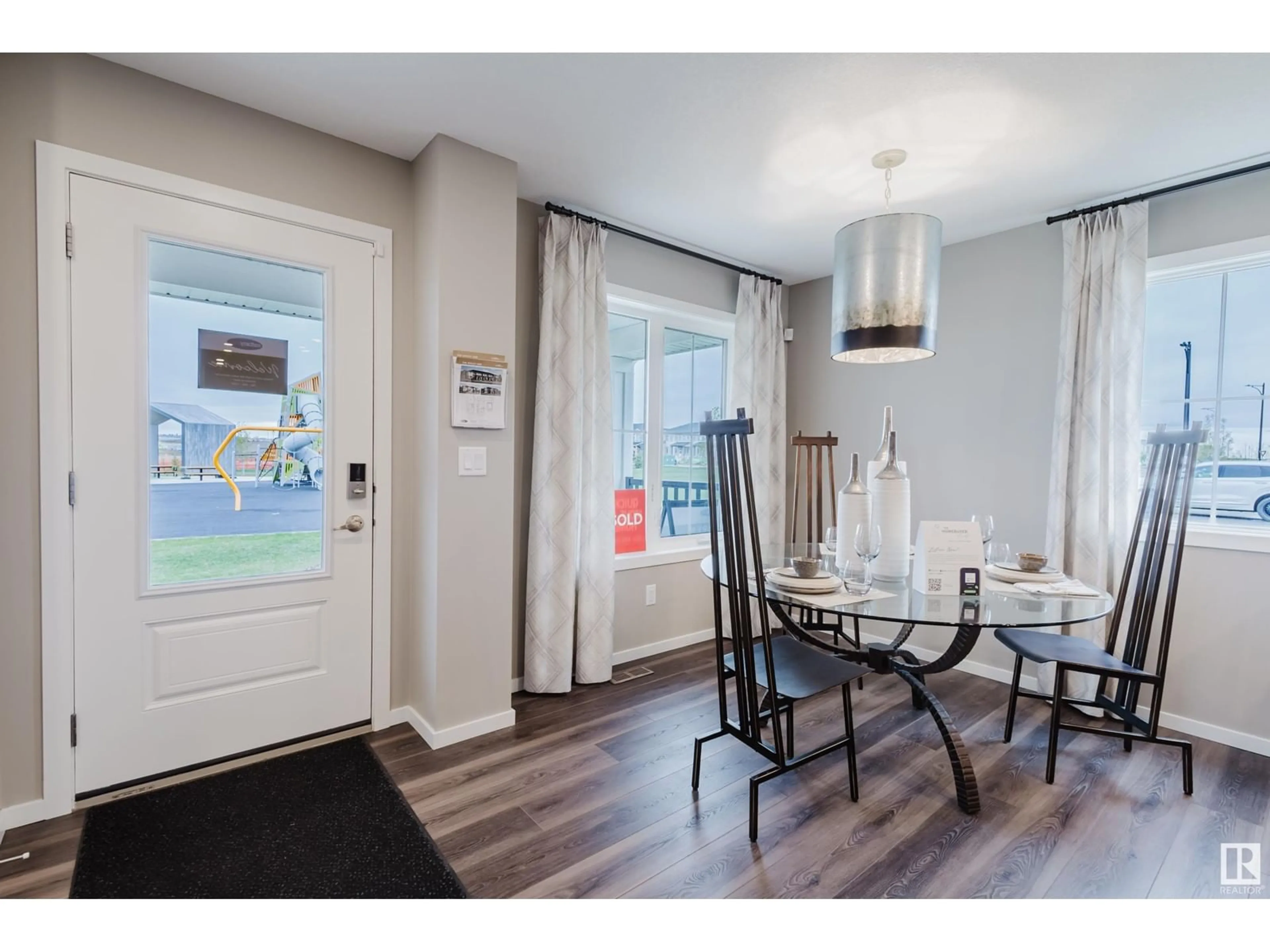 Indoor entryway for 1029 HELEN LAVENDER LN, Sherwood Park Alberta T8H3A4