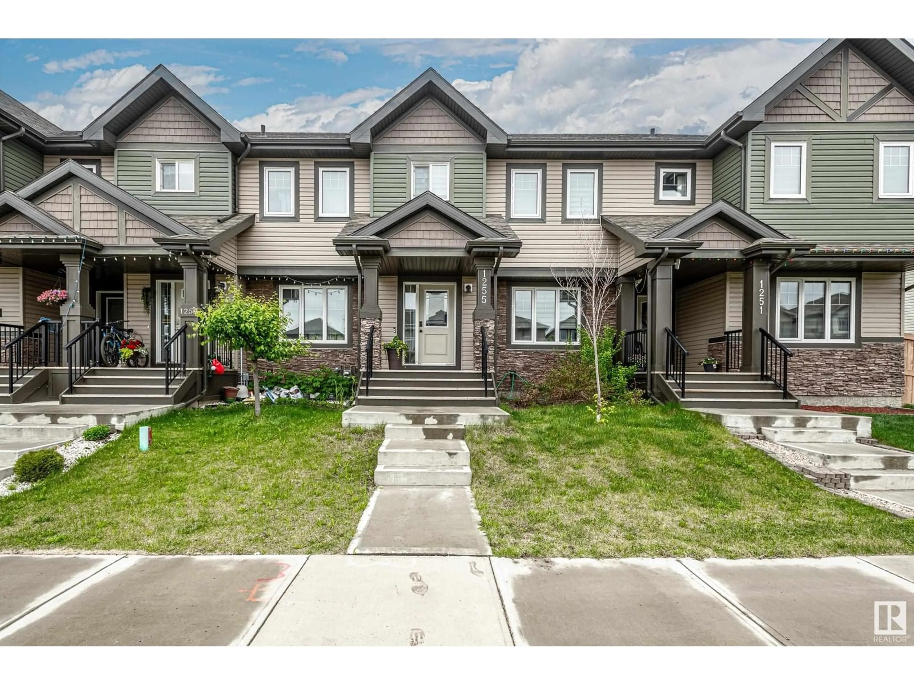 A pic from outside/outdoor area/front of a property/back of a property/a pic from drone, street for 1255 SANDSTONE BV, Sherwood Park Alberta T8H1B2