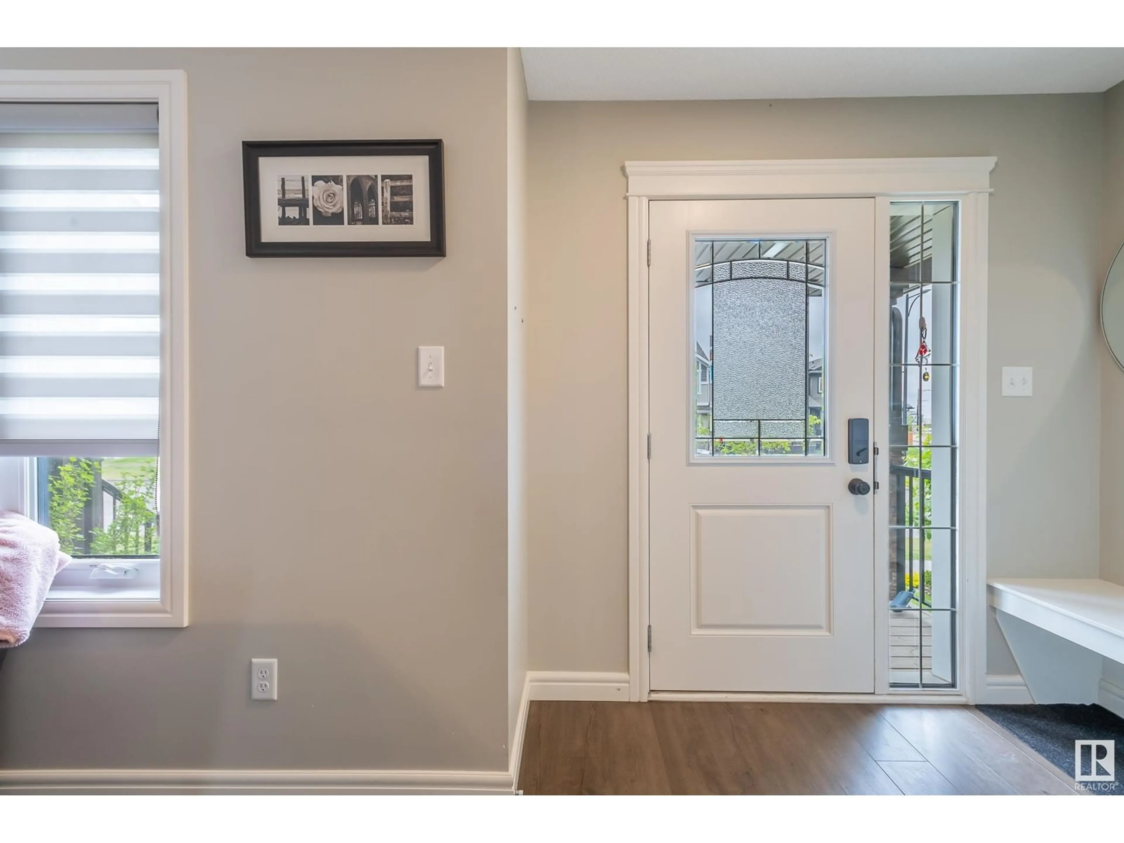 Indoor entryway for 1255 SANDSTONE BV, Sherwood Park Alberta T8H1B2