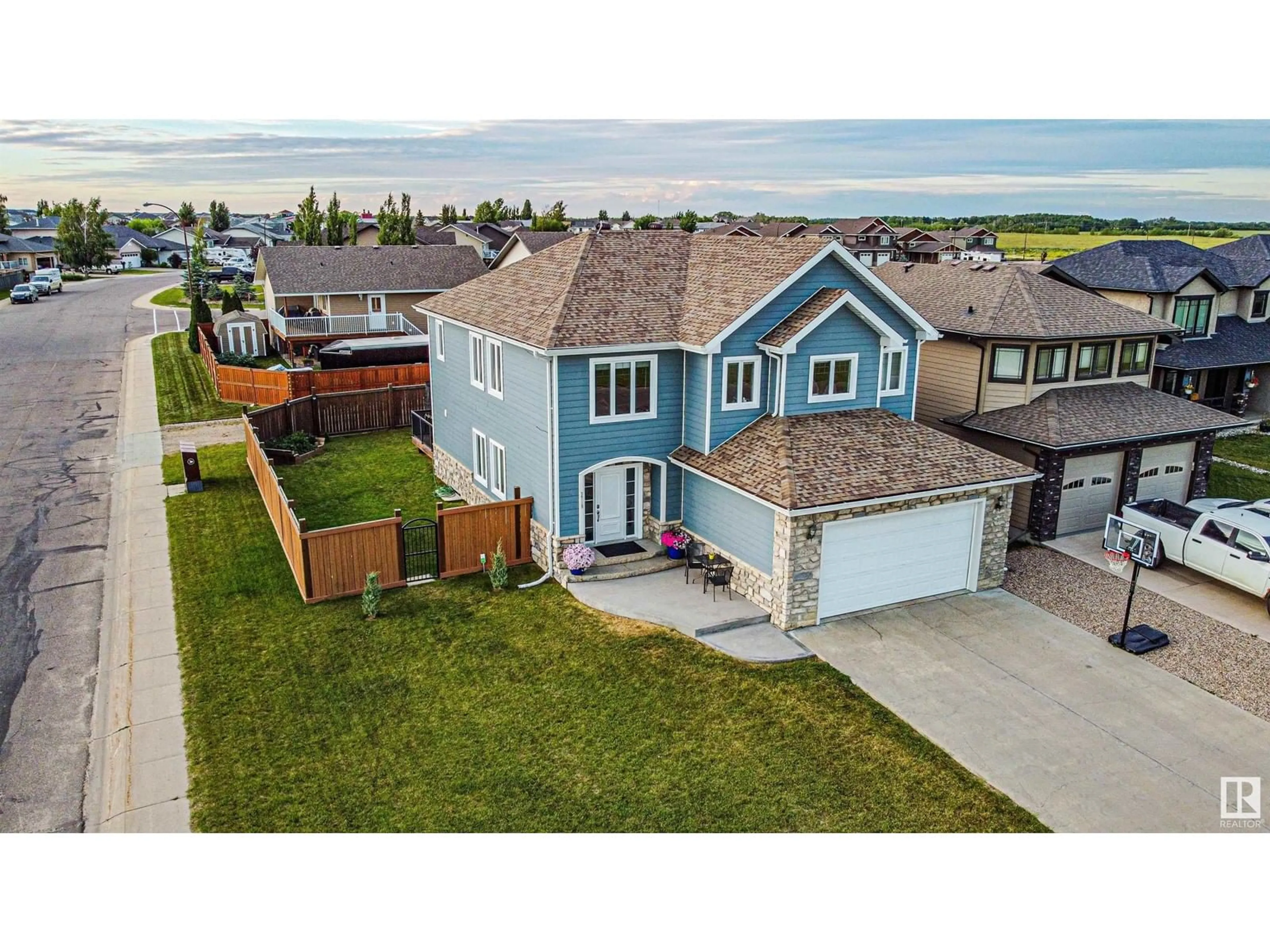 A pic from outside/outdoor area/front of a property/back of a property/a pic from drone, street for 3719 LAKESHORE DR, Bonnyville Town Alberta T9N0A4