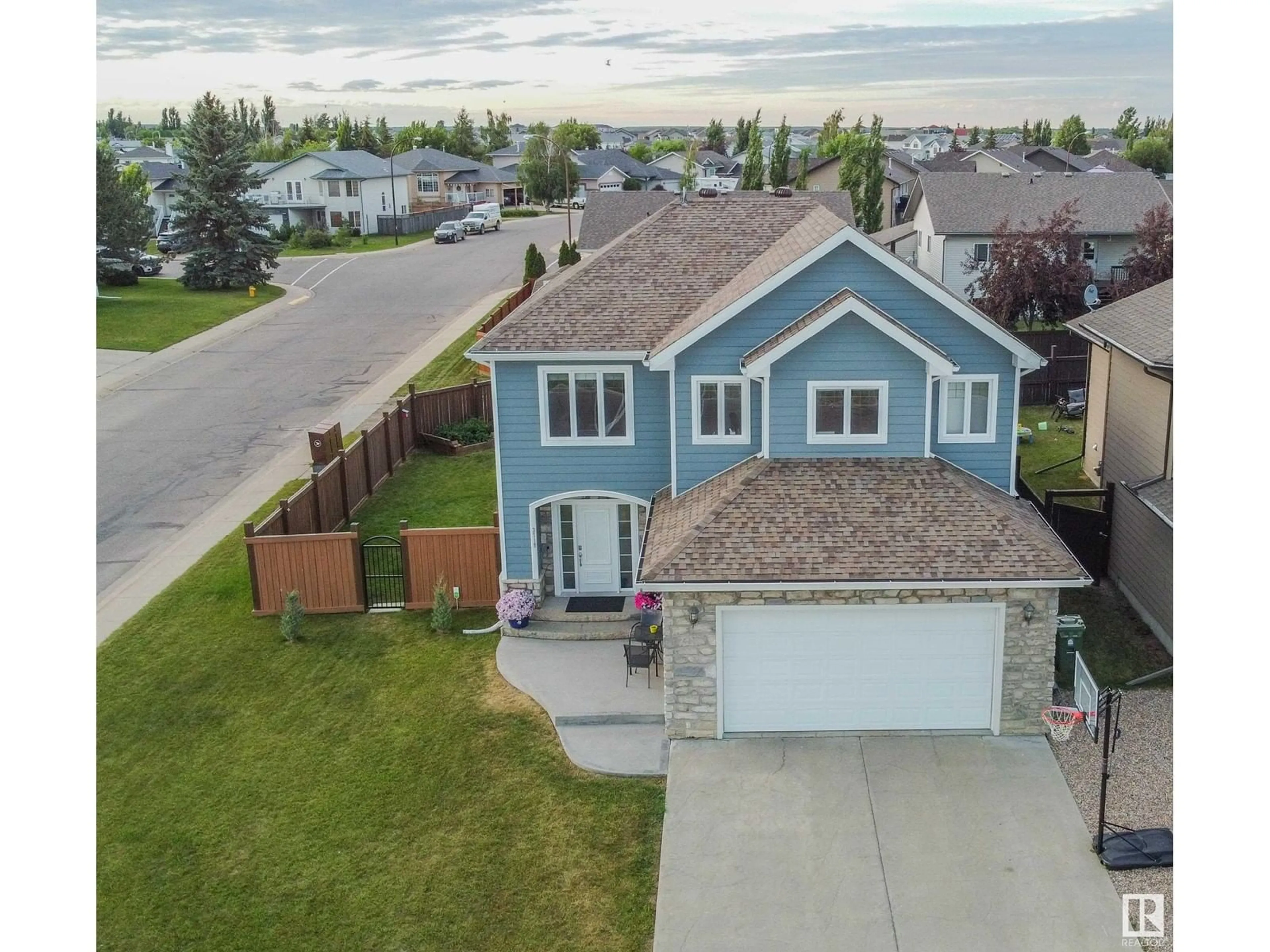 A pic from outside/outdoor area/front of a property/back of a property/a pic from drone, street for 3719 LAKESHORE DR, Bonnyville Town Alberta T9N0A4