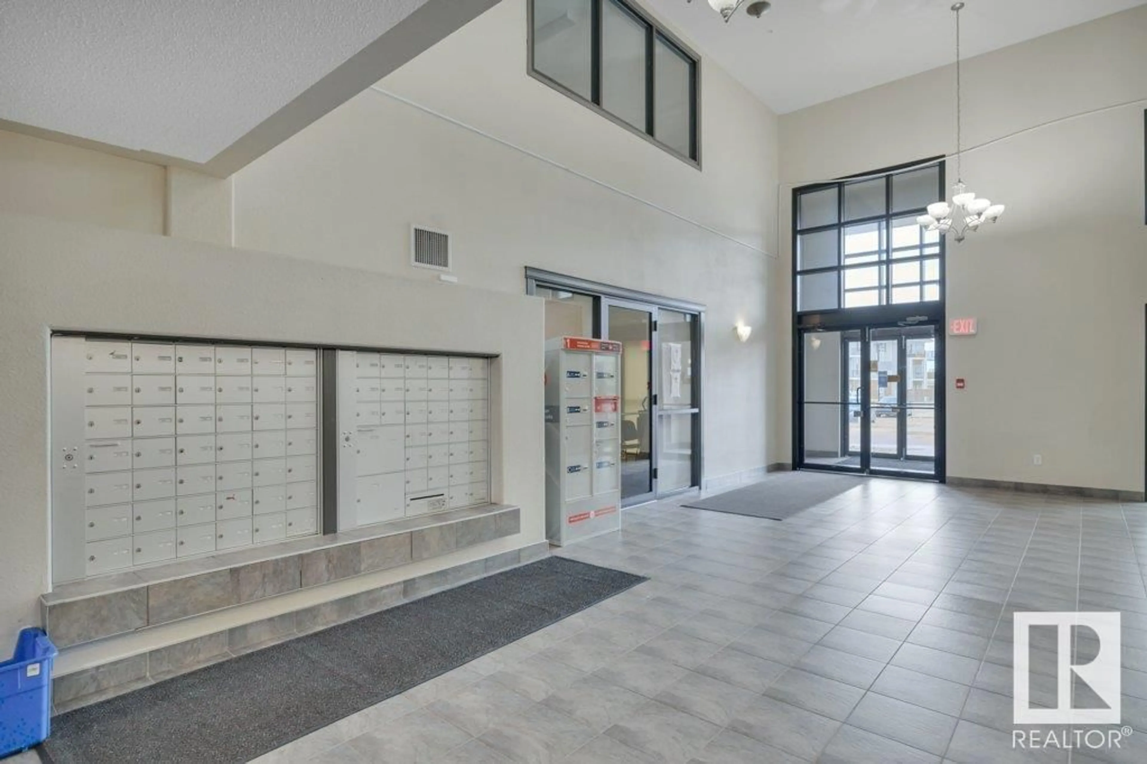 Indoor foyer for 5103 - 7335 SOUTH TERWILLEGAR DR, Edmonton Alberta T6R0M1