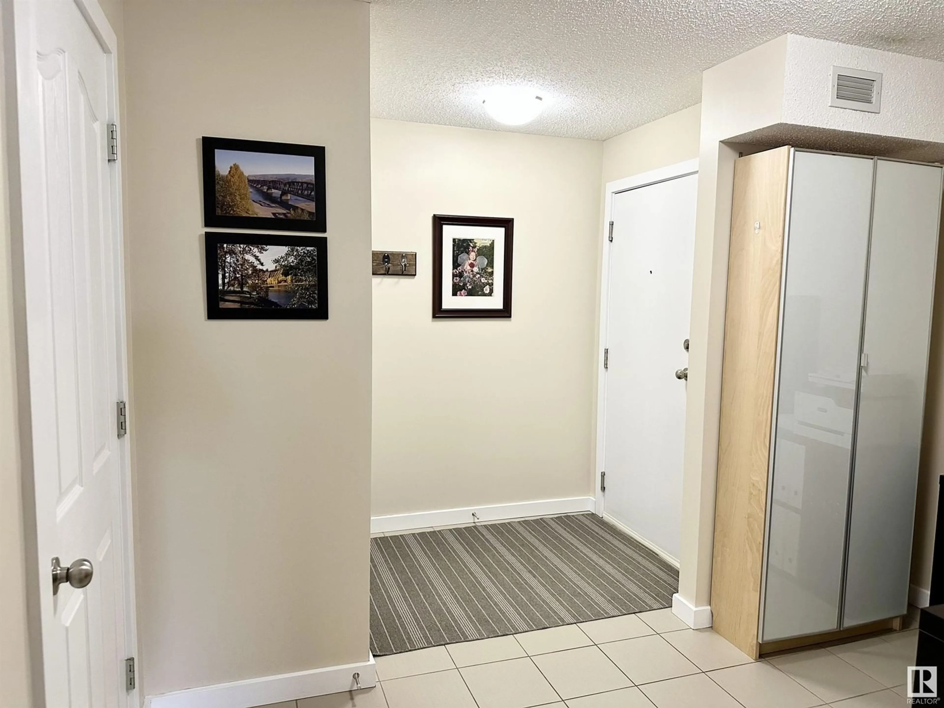 Indoor entryway for #202 - 534 WATT BV, Edmonton Alberta T6X1P7