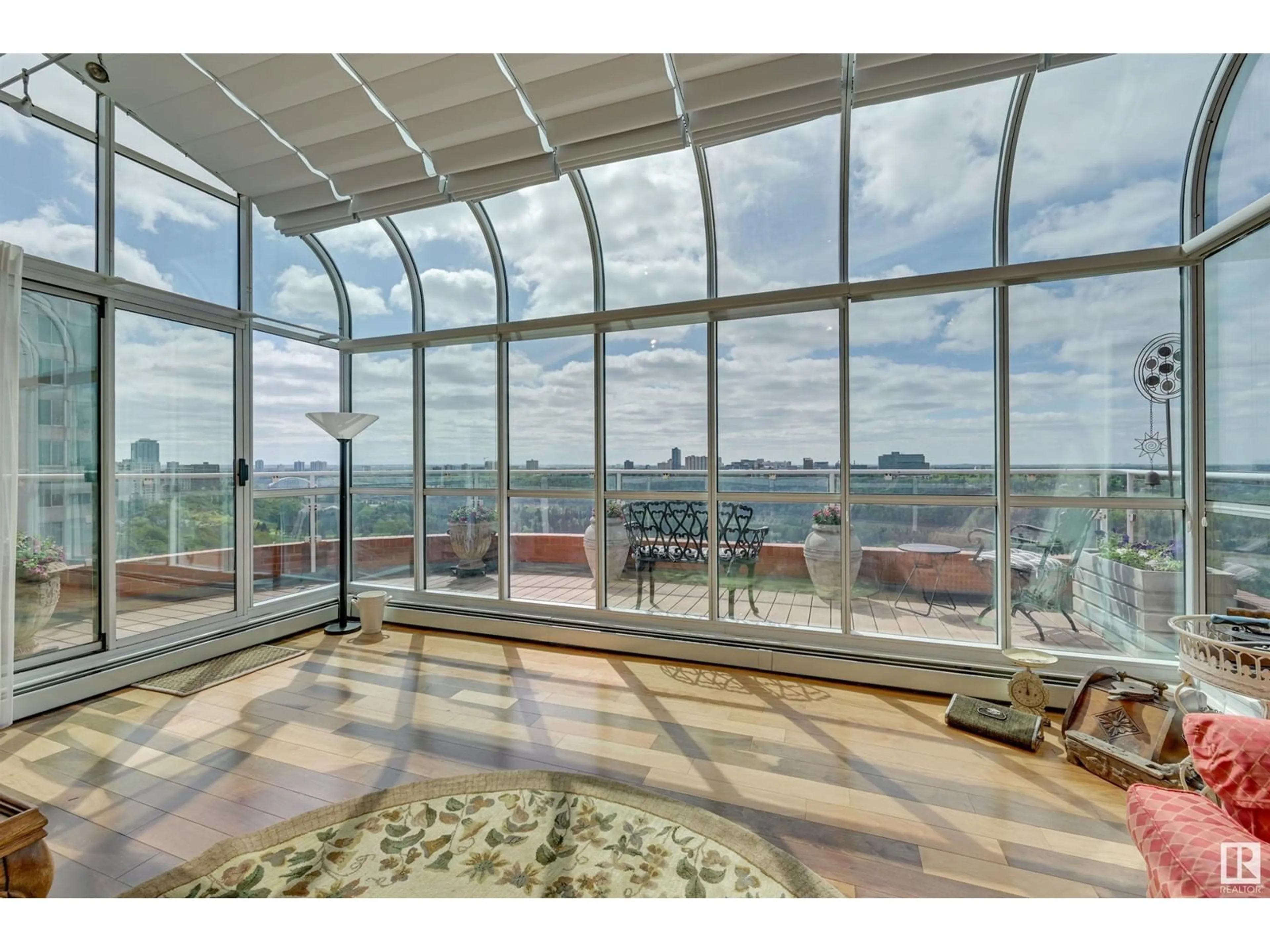 Indoor foyer for 10010 - 1701 119 ST, Edmonton Alberta T5K1Y8