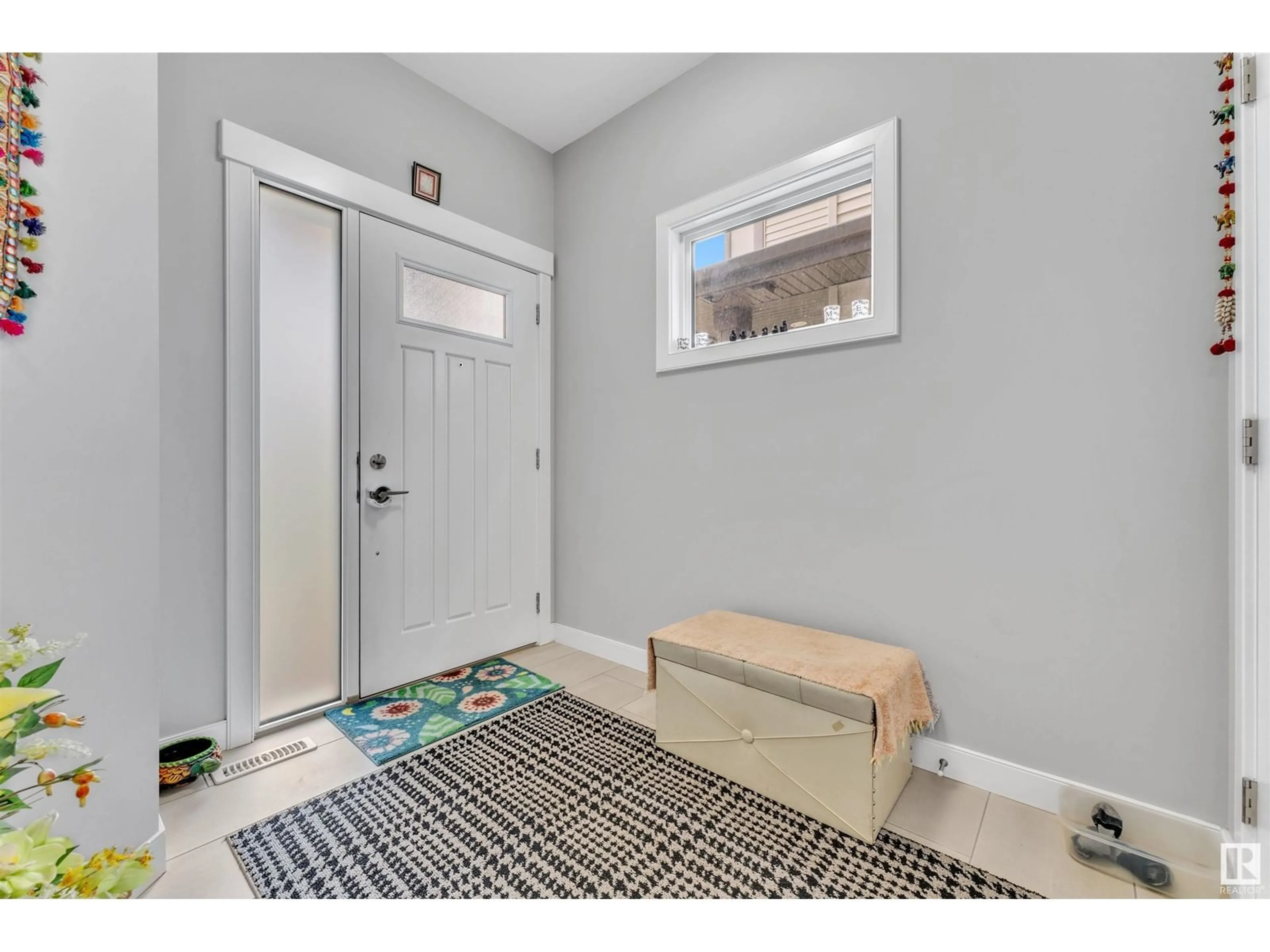 Indoor entryway for SW - 4104 6 AV, Edmonton Alberta T6X2J1