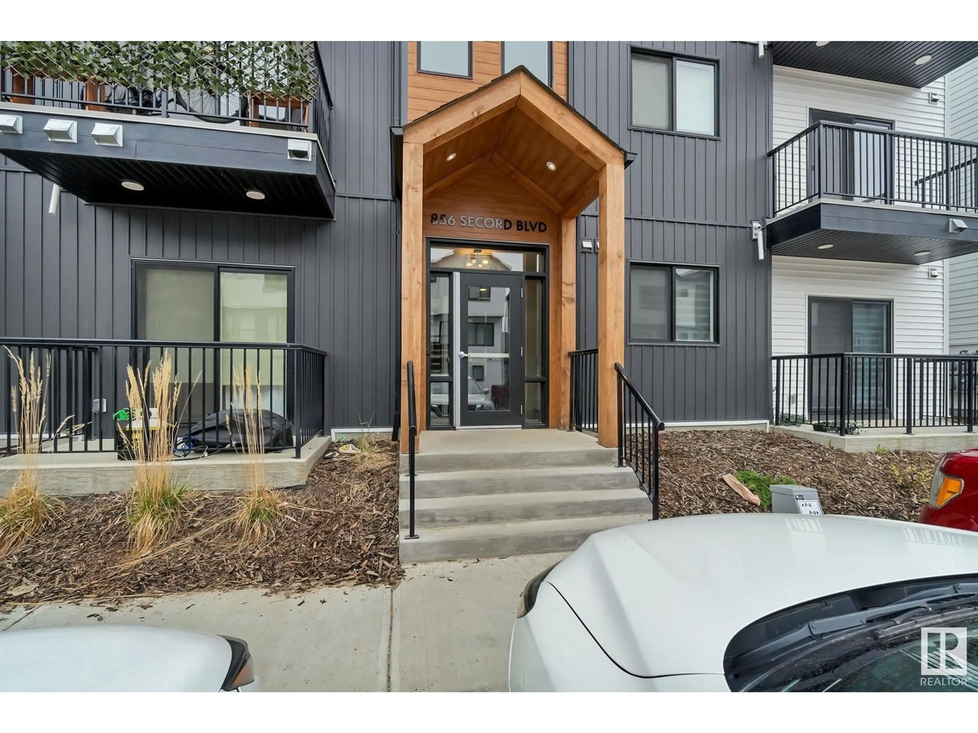 Indoor entryway for 306 - 856 SECORD BV, Edmonton Alberta T5T5X7