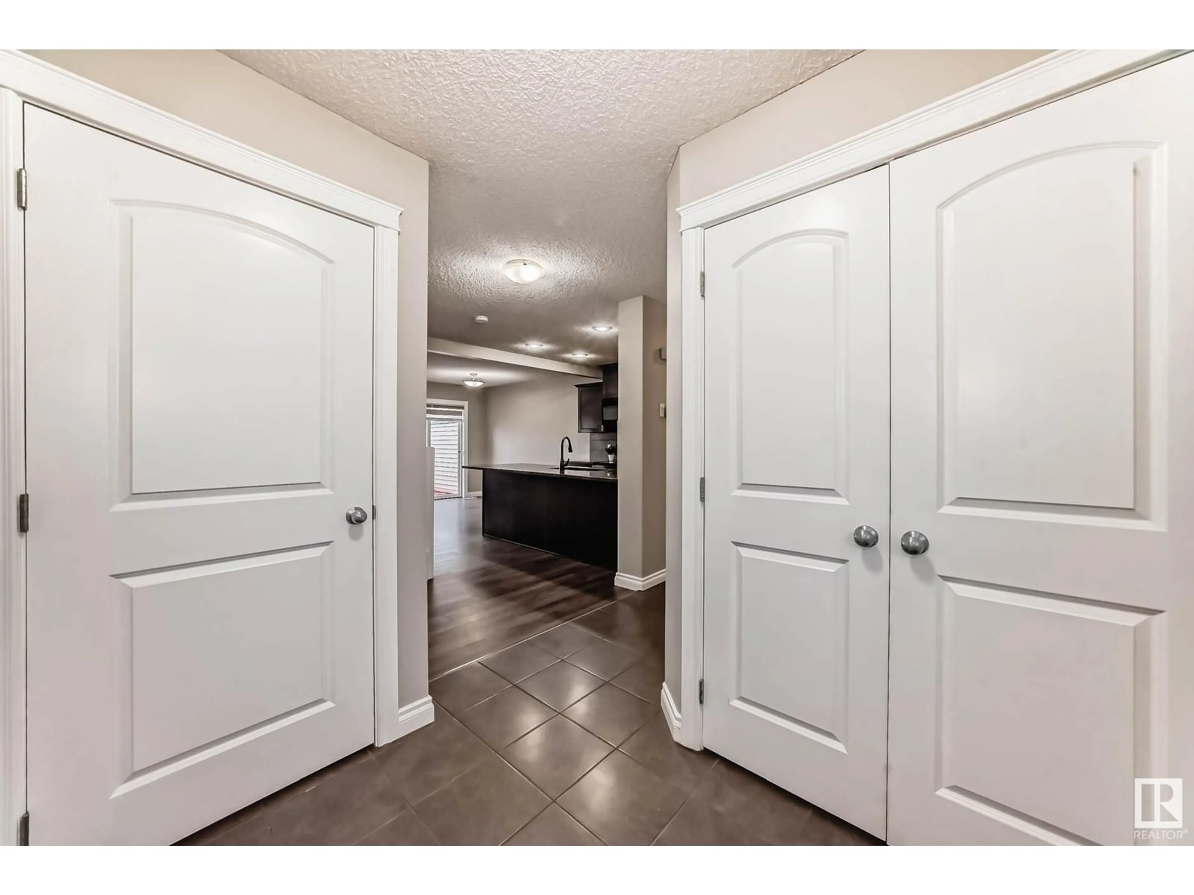 Indoor entryway for SW - 5406 14 AV, Edmonton Alberta T6X1S2