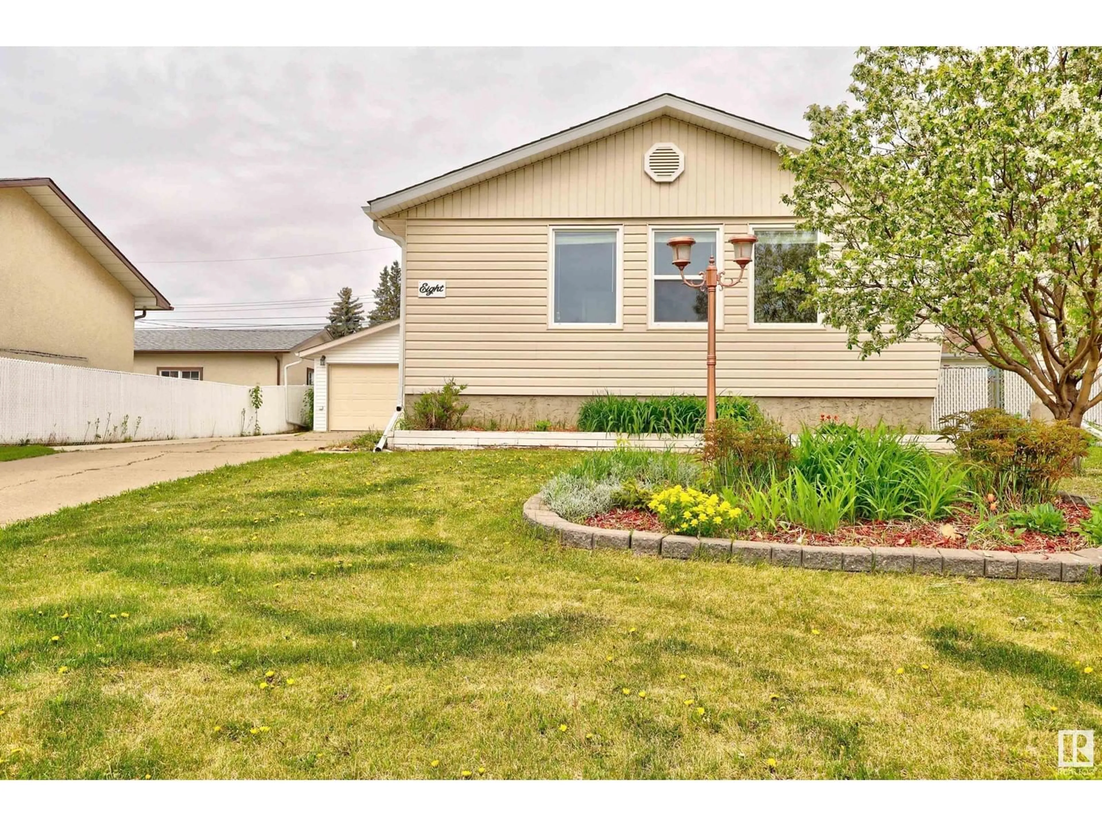 Home with vinyl exterior material, street for 8 LINDEN ST, Spruce Grove Alberta T7X2G4
