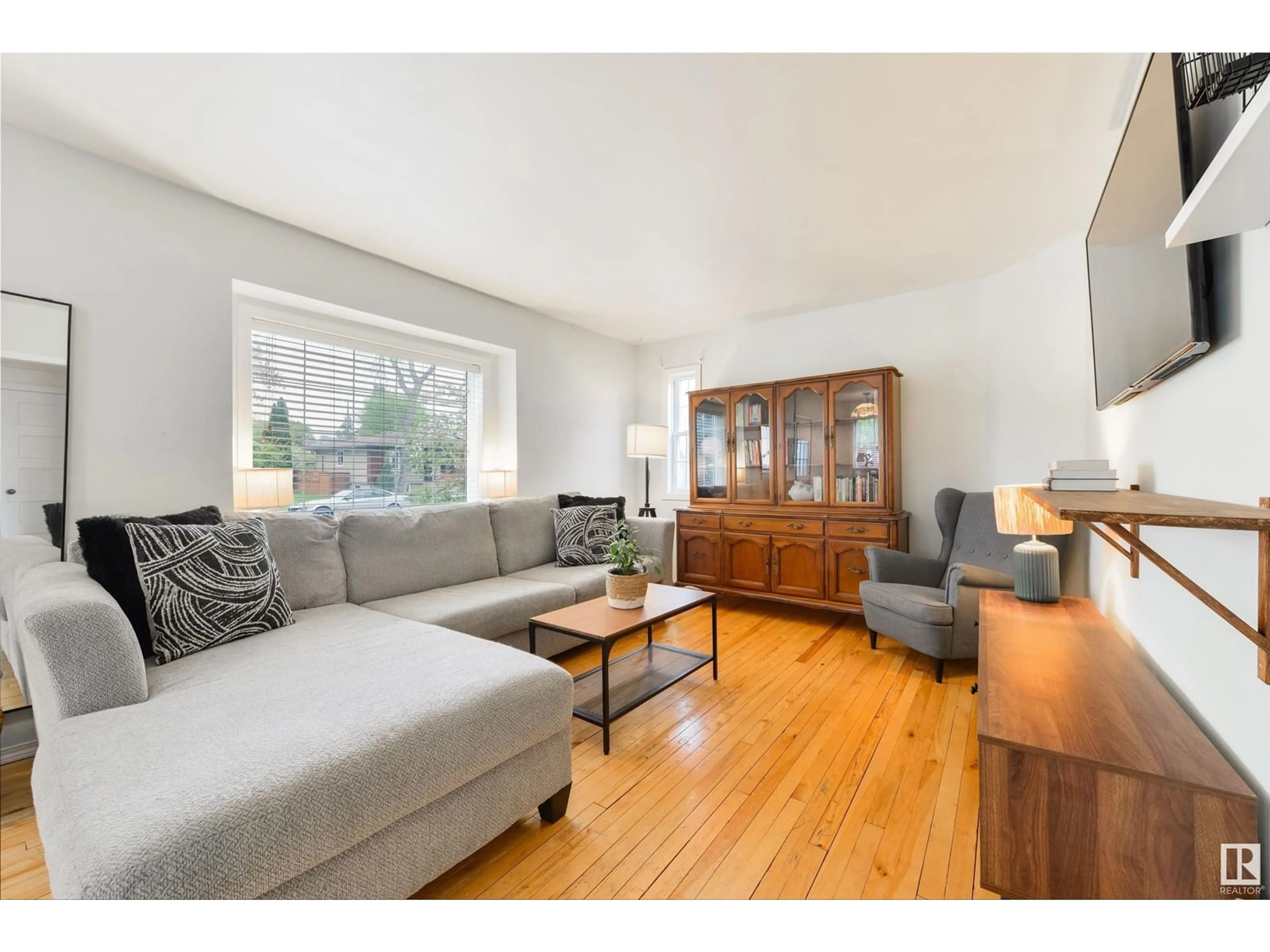 Living room with furniture, wood/laminate floor for 9619 73 AV, Edmonton Alberta T6E1B3