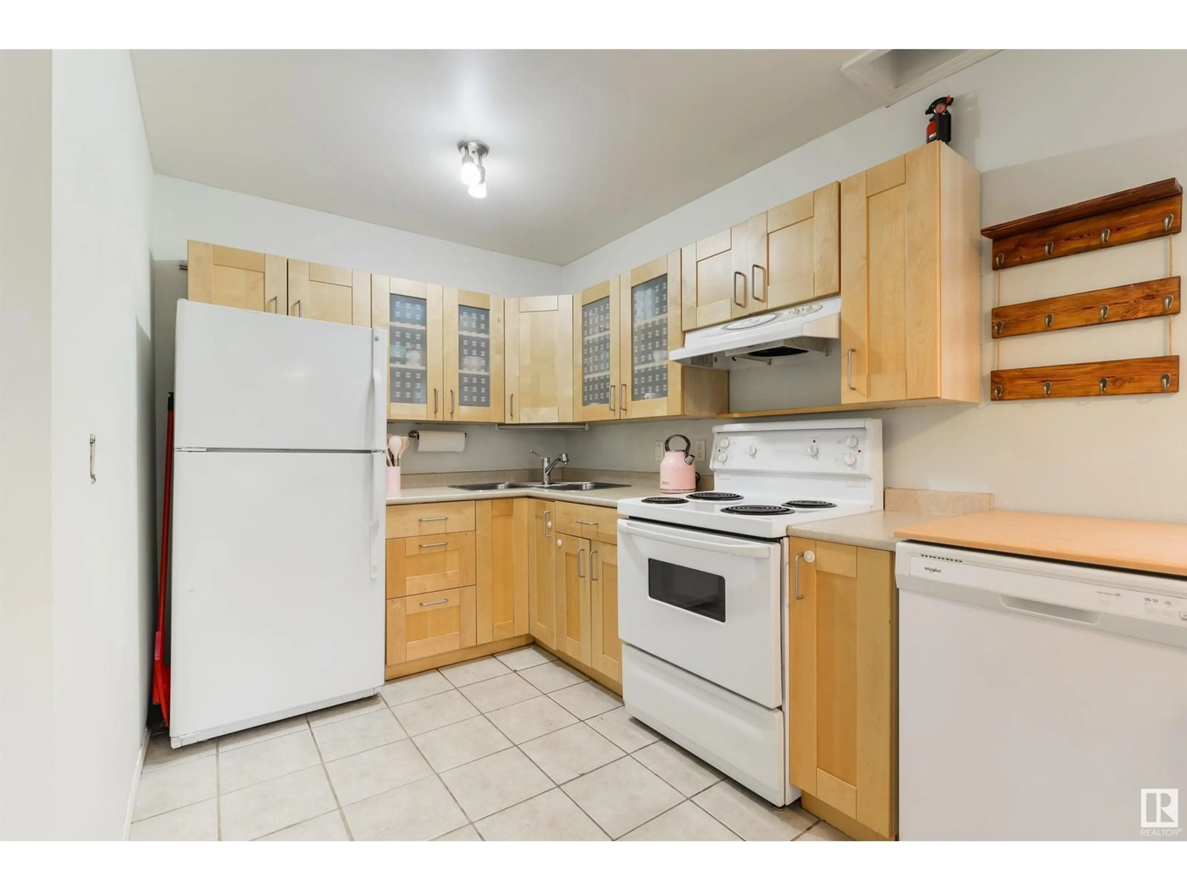 Standard kitchen, unknown for 9619 73 AV, Edmonton Alberta T6E1B3