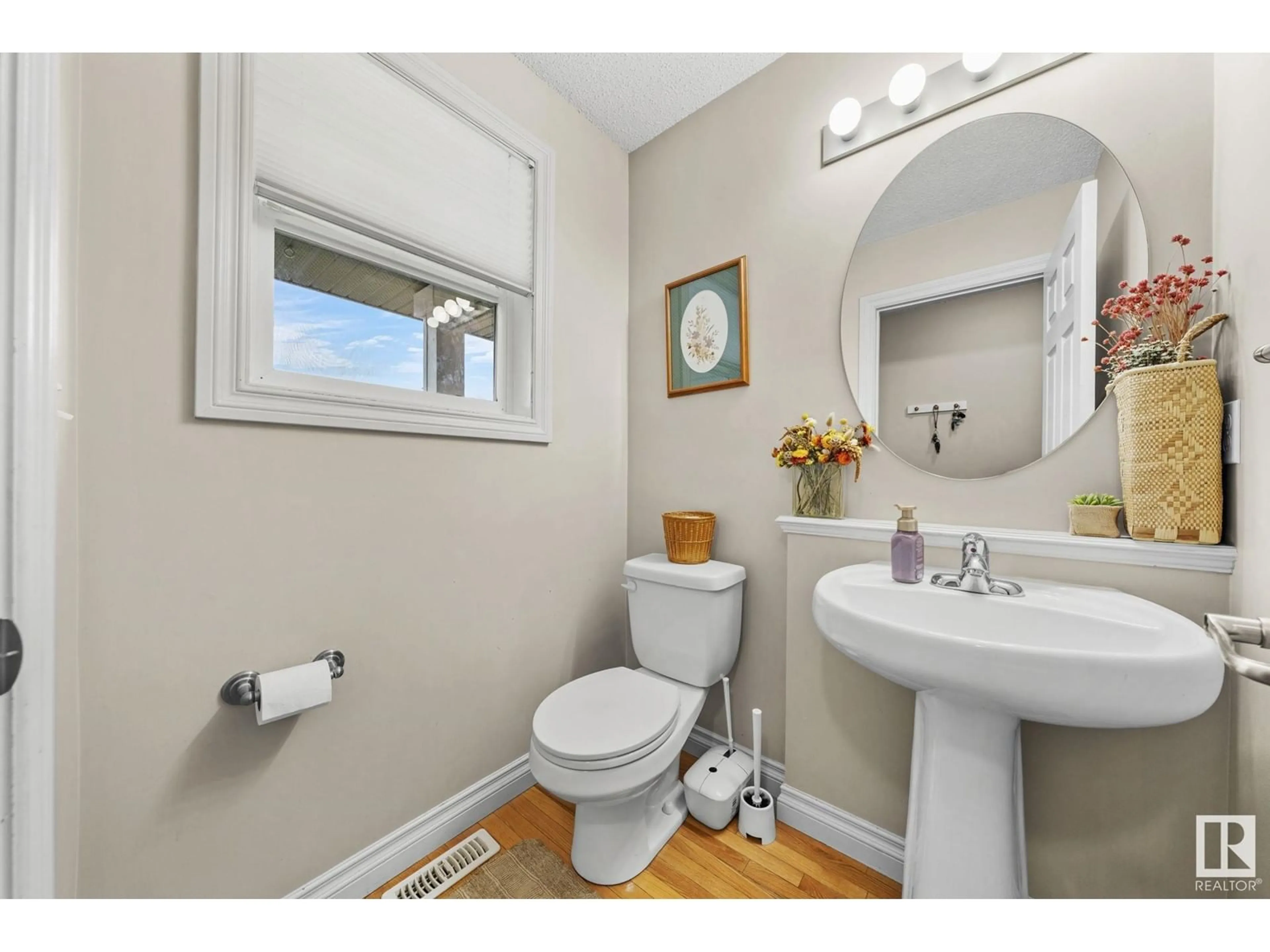 Standard bathroom, unknown for 99 HARTWICK LO, Spruce Grove Alberta T7X0A5
