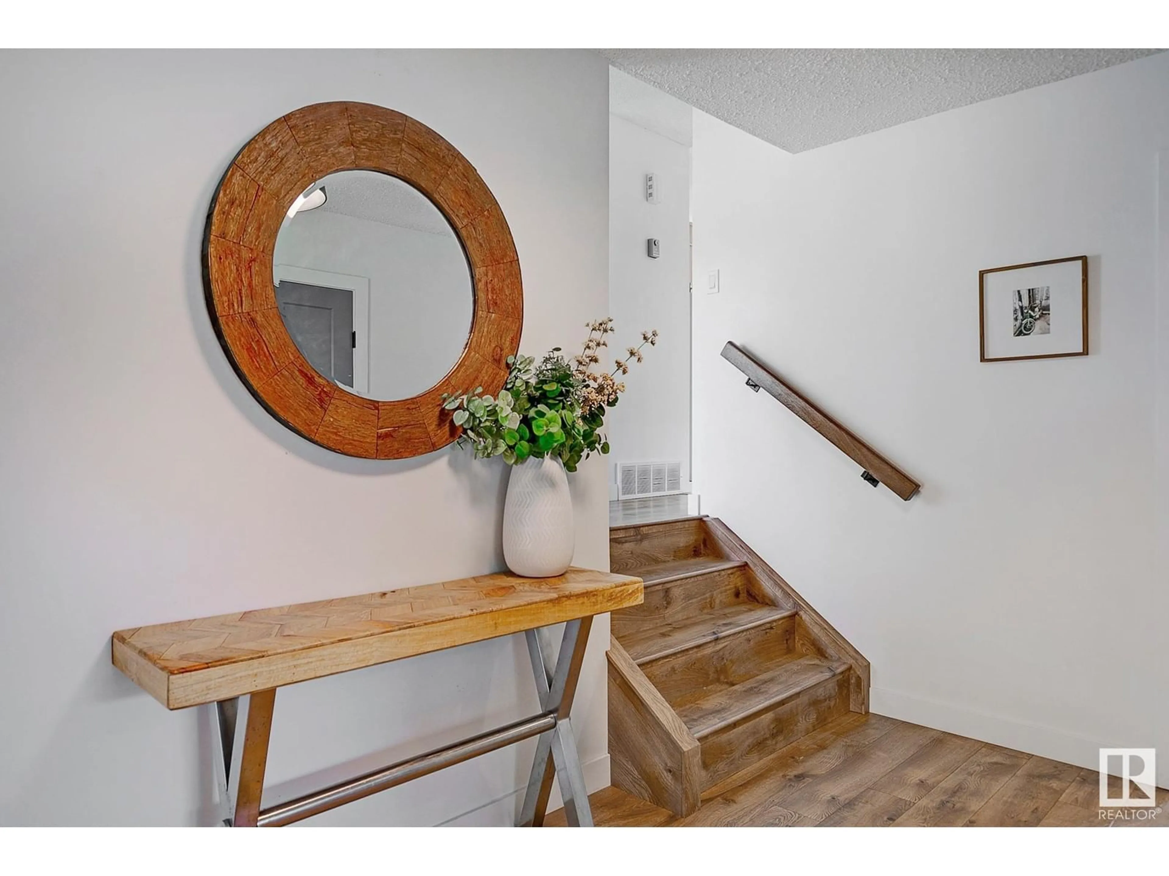 Indoor entryway for NW - 7711 154A ST, Edmonton Alberta T5R1V3