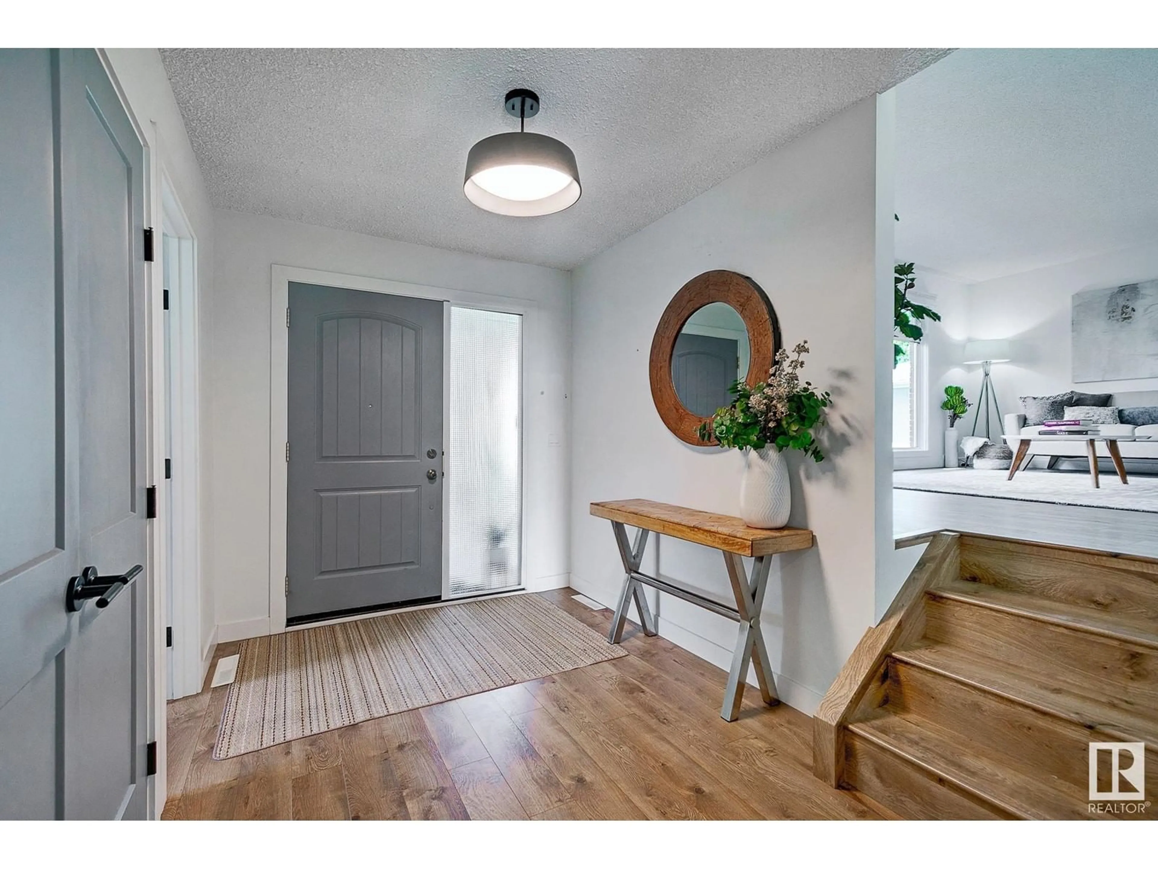 Indoor entryway for NW - 7711 154A ST, Edmonton Alberta T5R1V3