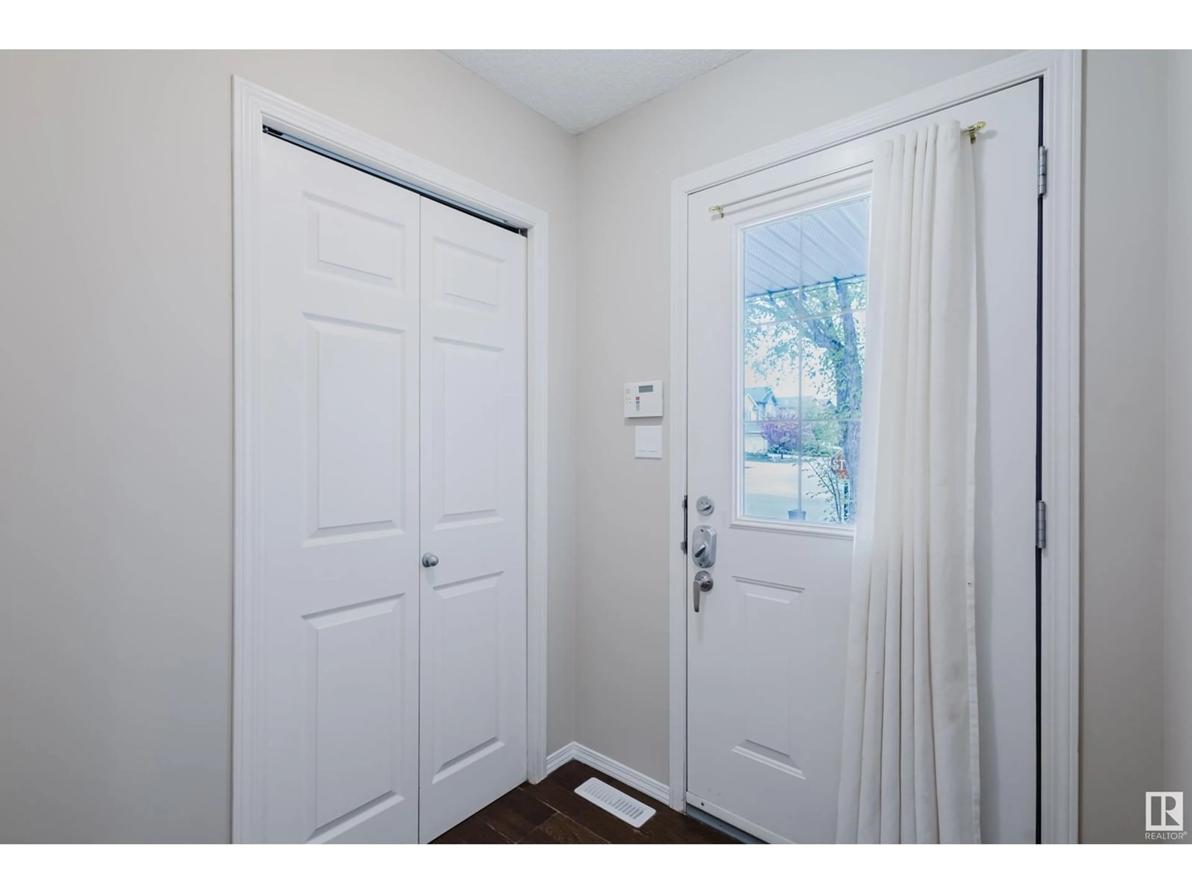 Indoor entryway for #7 - 1428 HODGSON WY, Edmonton Alberta T6R3P8