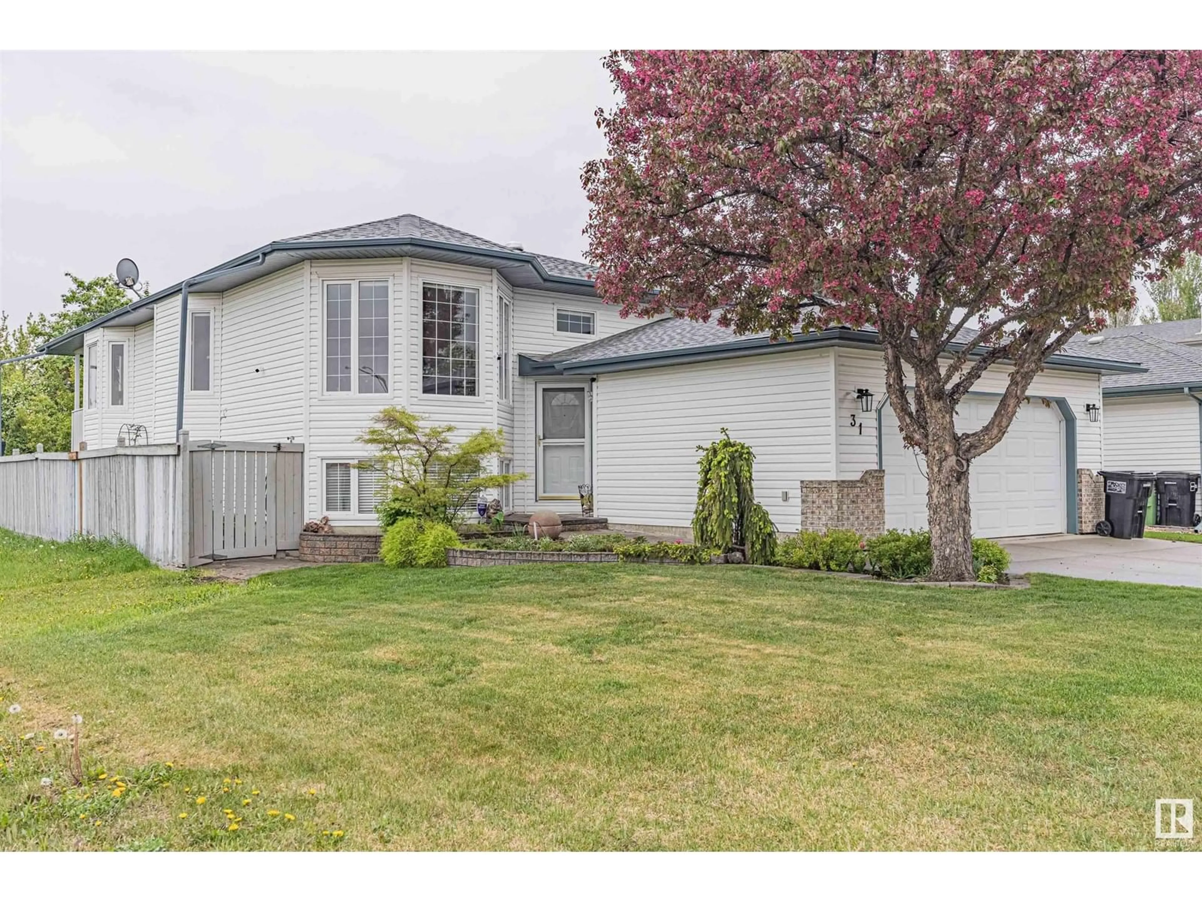 Home with vinyl exterior material, street for 31 ELSINORE PL, Edmonton Alberta T5X5W3