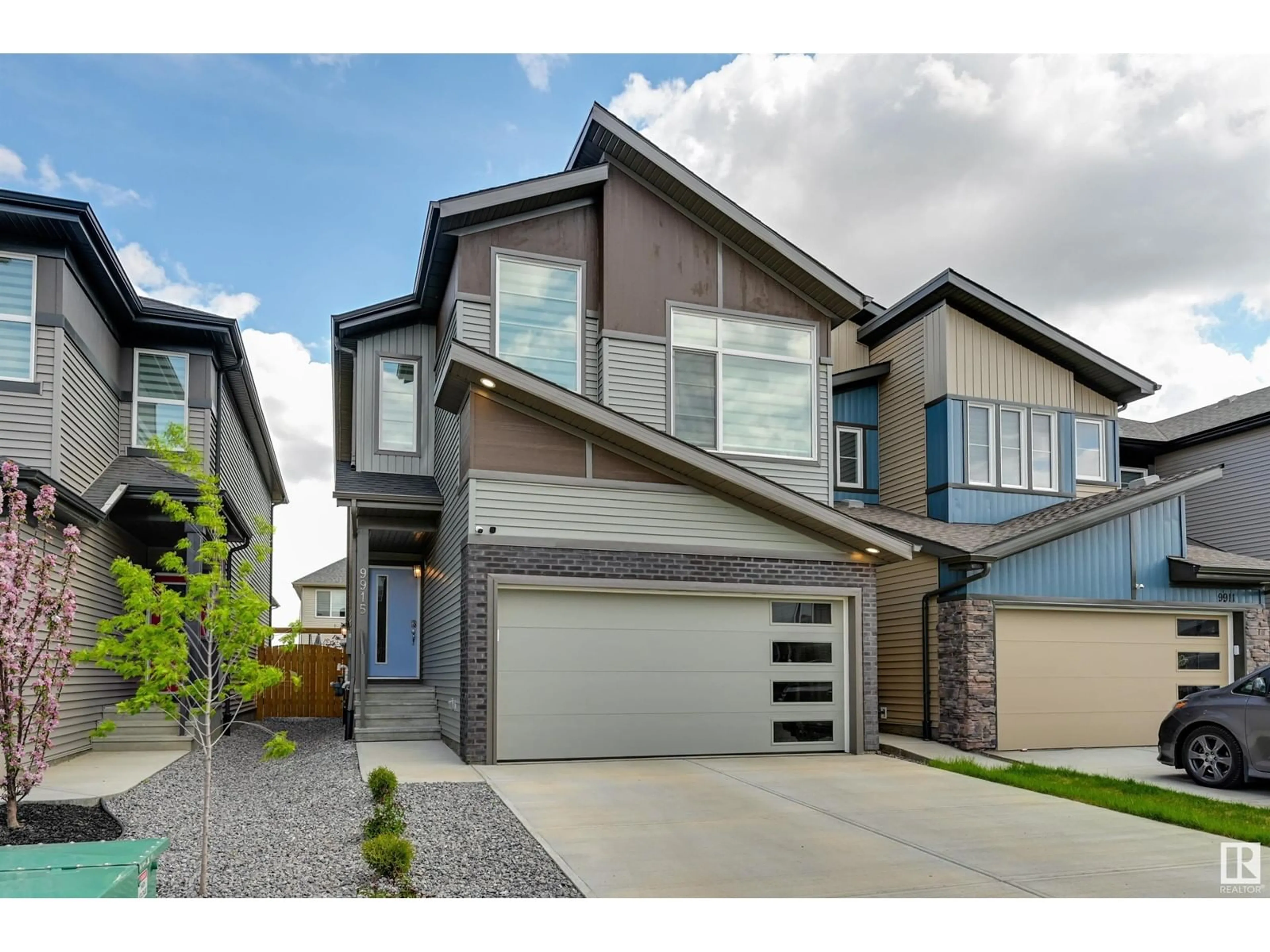 Home with vinyl exterior material, street for 9915 226 ST, Edmonton Alberta T5T7V2