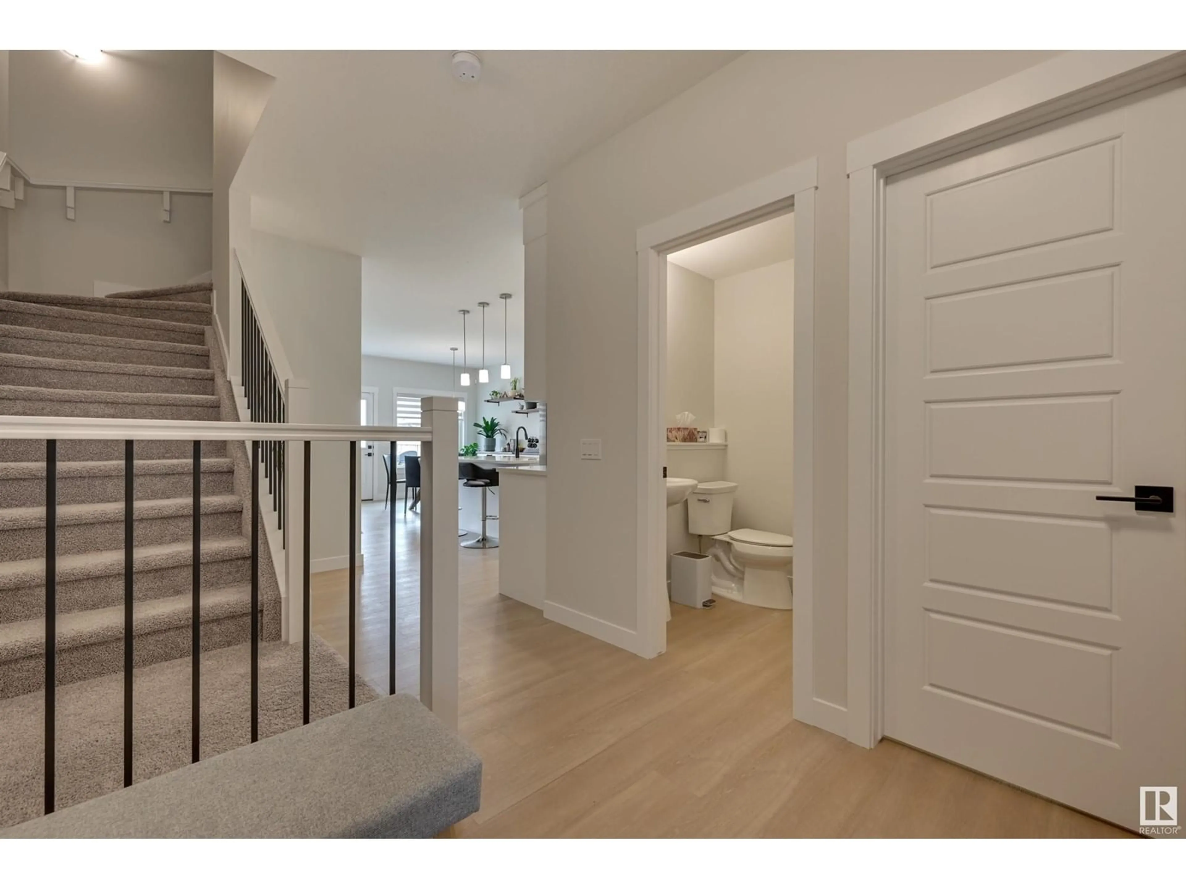 Indoor entryway for 9915 226 ST, Edmonton Alberta T5T7V2