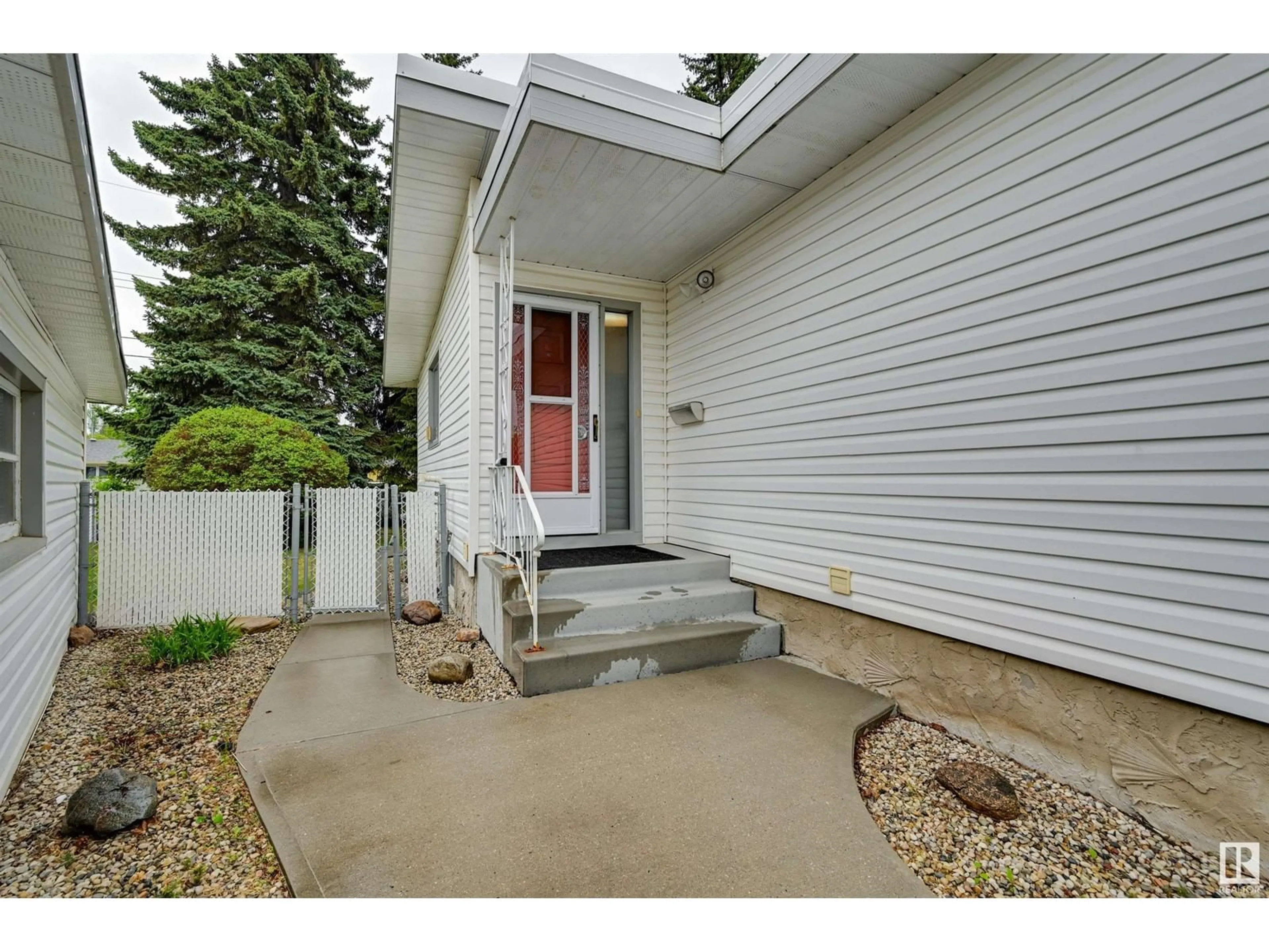Unknown for NW - 8209 150 ST, Edmonton Alberta T5R1C9