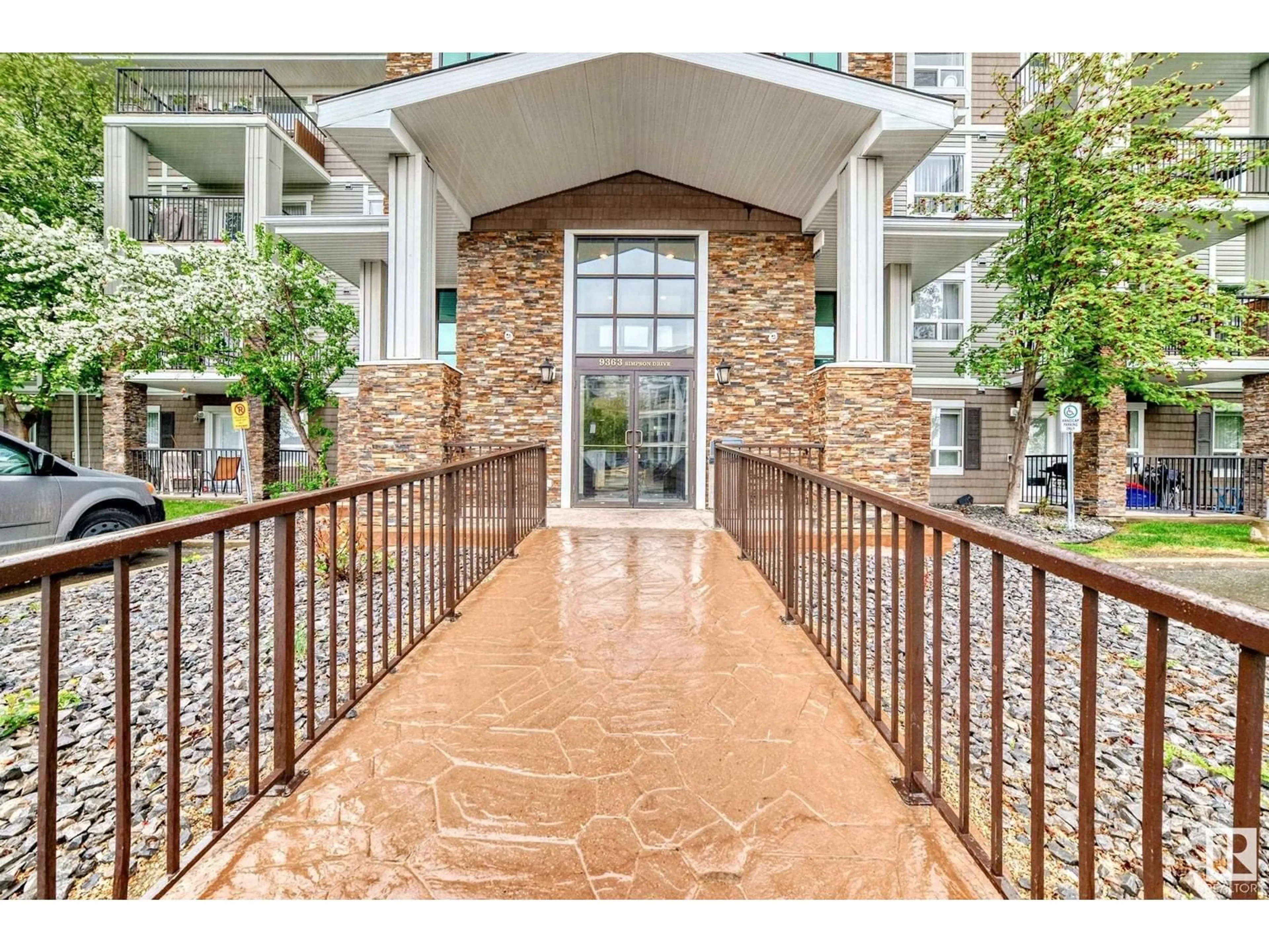 Indoor entryway for 9363 - 1321 SIMPSON DR, Edmonton Alberta T6R0N2