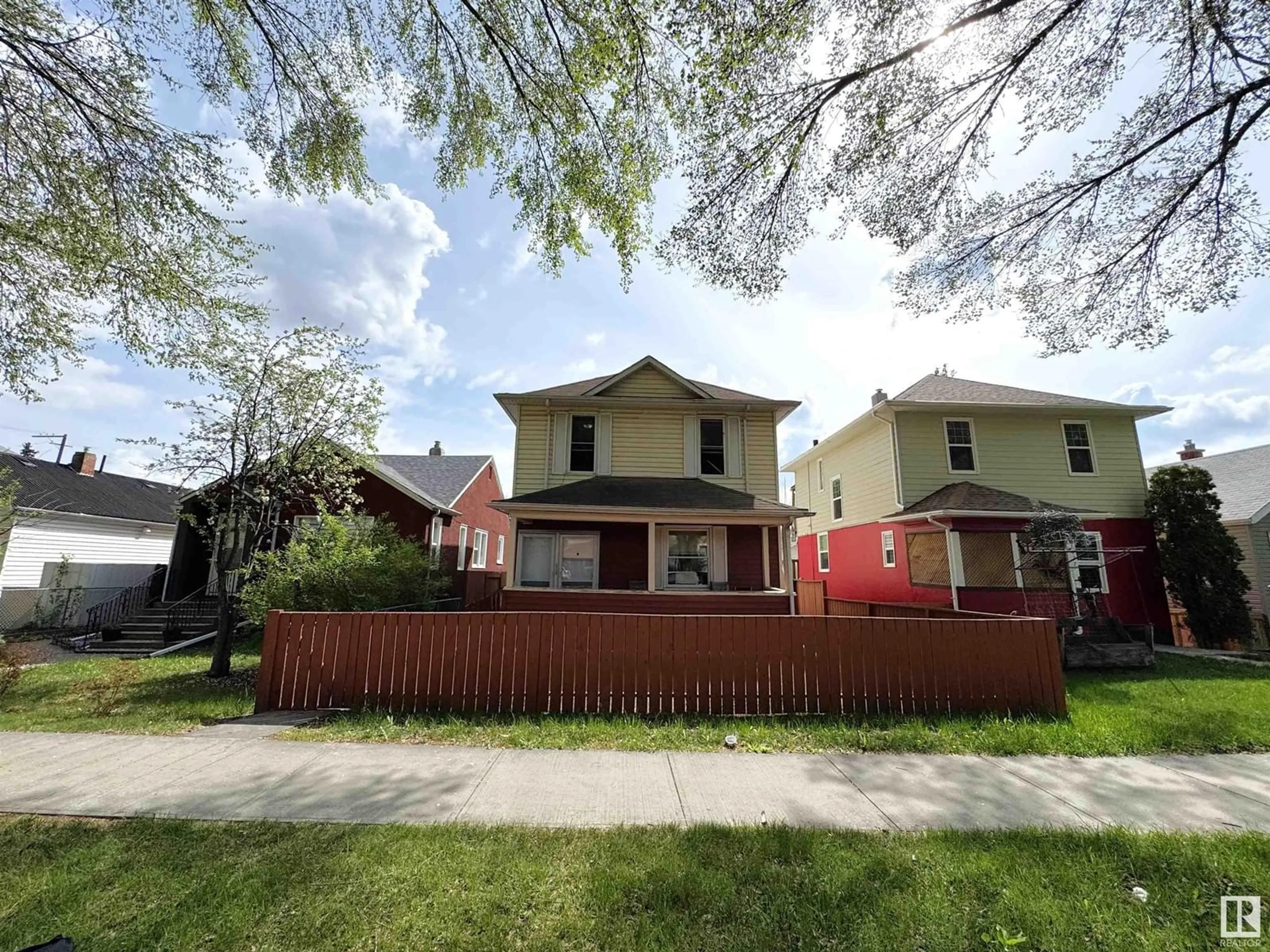 A pic from outside/outdoor area/front of a property/back of a property/a pic from drone, street for NW - 11431 87 ST, Edmonton Alberta T5B3M2