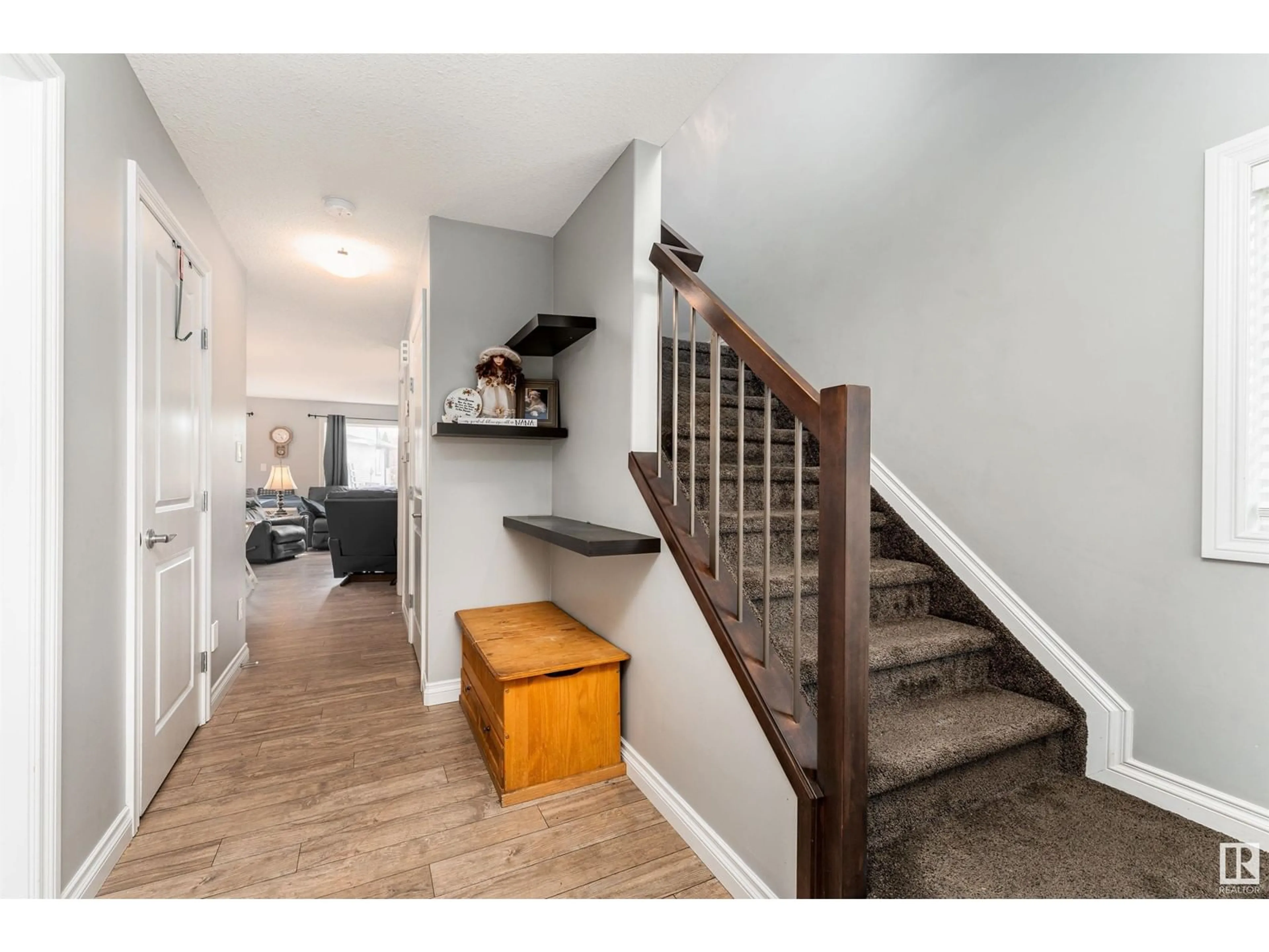 Indoor entryway for 2 AUREA BA, Spruce Grove Alberta T7X0V4