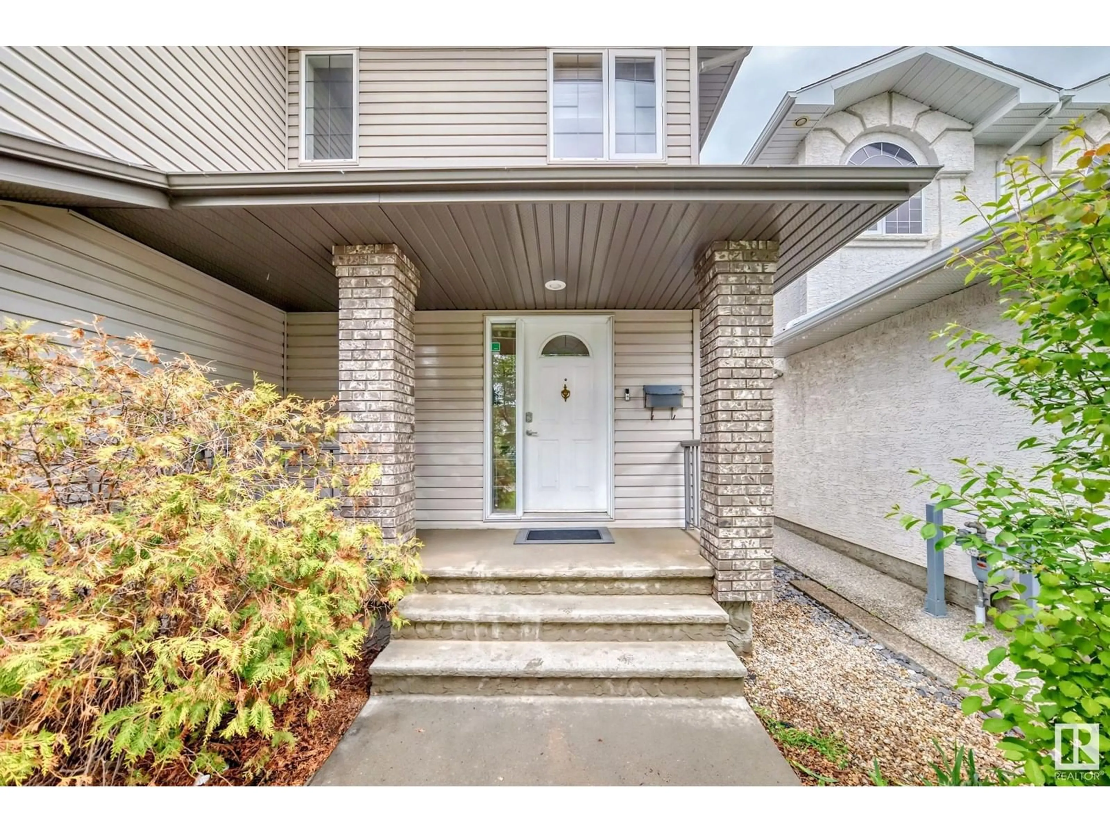 Indoor entryway for 657 SILVER BERRY RD, Edmonton Alberta T6T1X7