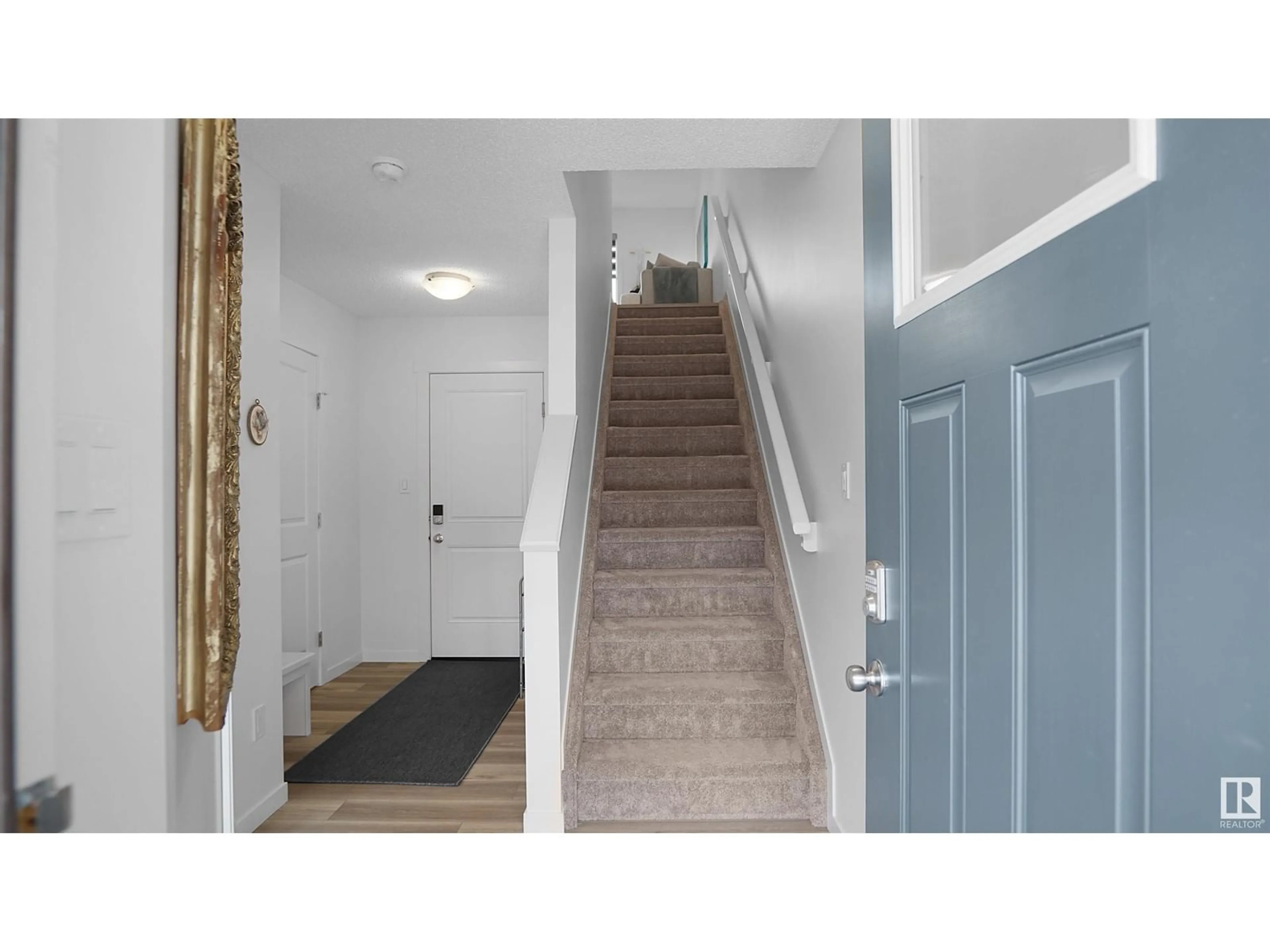 Indoor entryway for 1174 ASTER BV, Edmonton Alberta T6T2S2