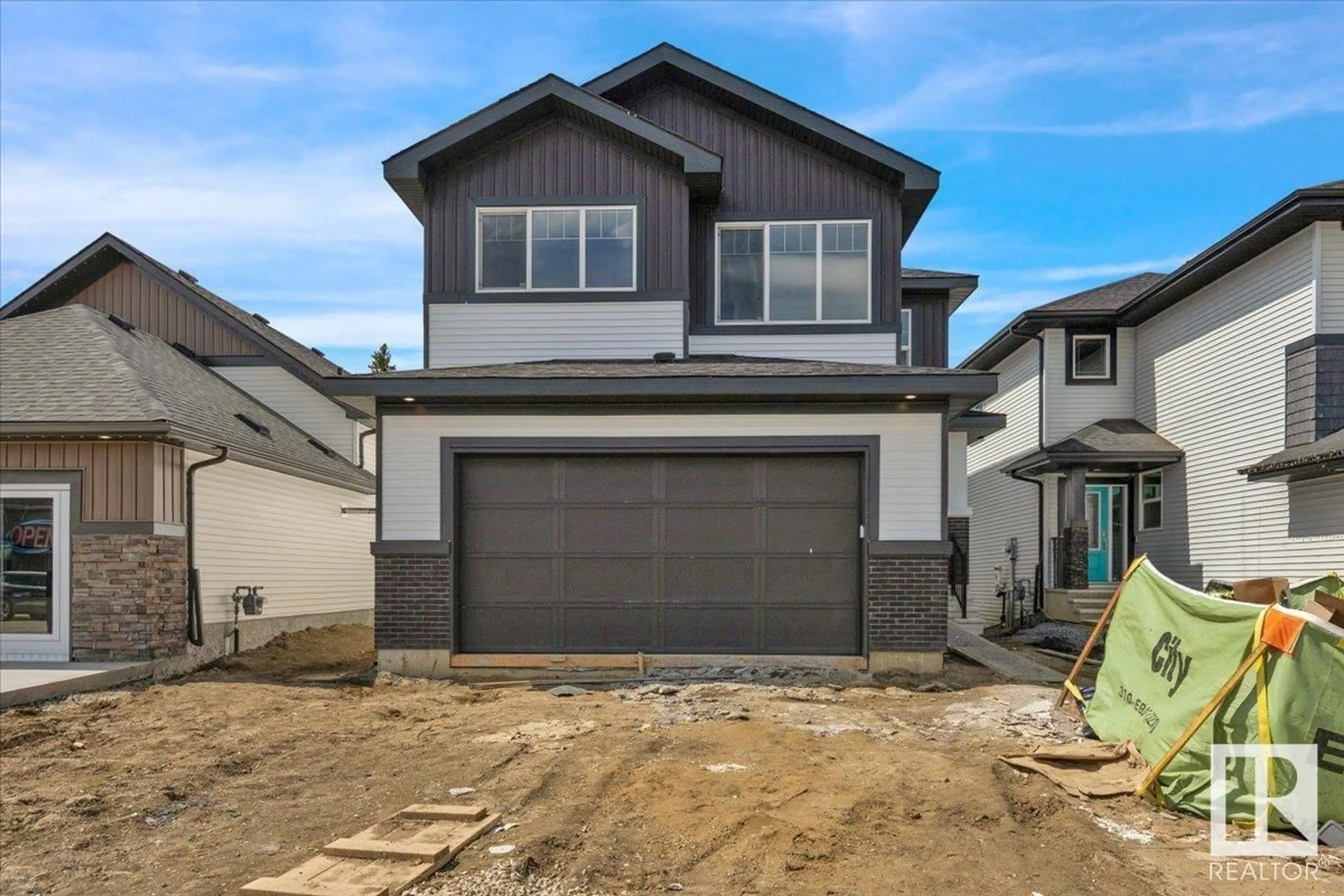 Home with vinyl exterior material, street for 114 HEMINGWAY CR, Spruce Grove Alberta T7X3W3