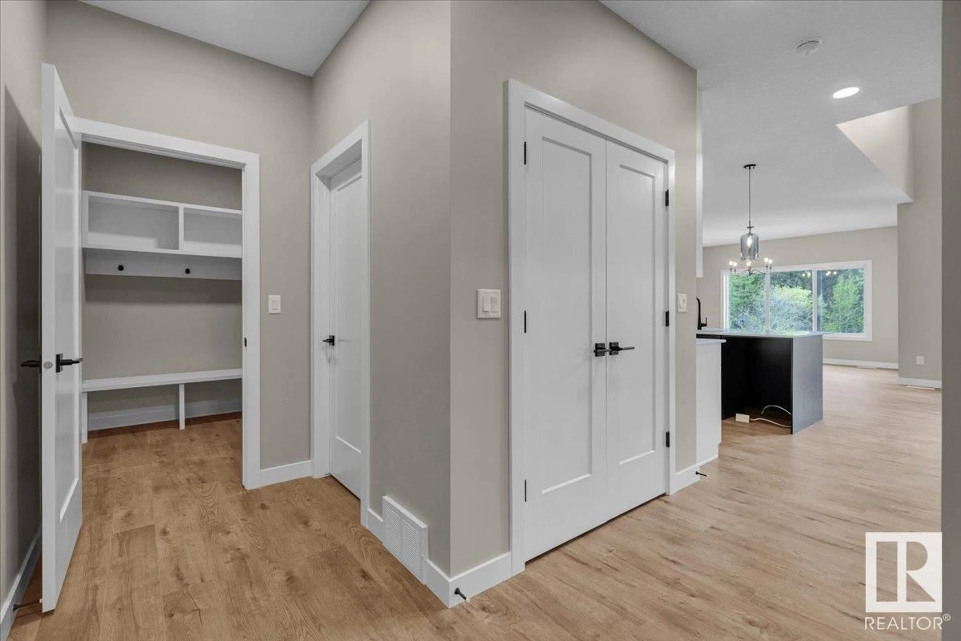 Indoor entryway for 114 HEMINGWAY CR, Spruce Grove Alberta T7X3W3