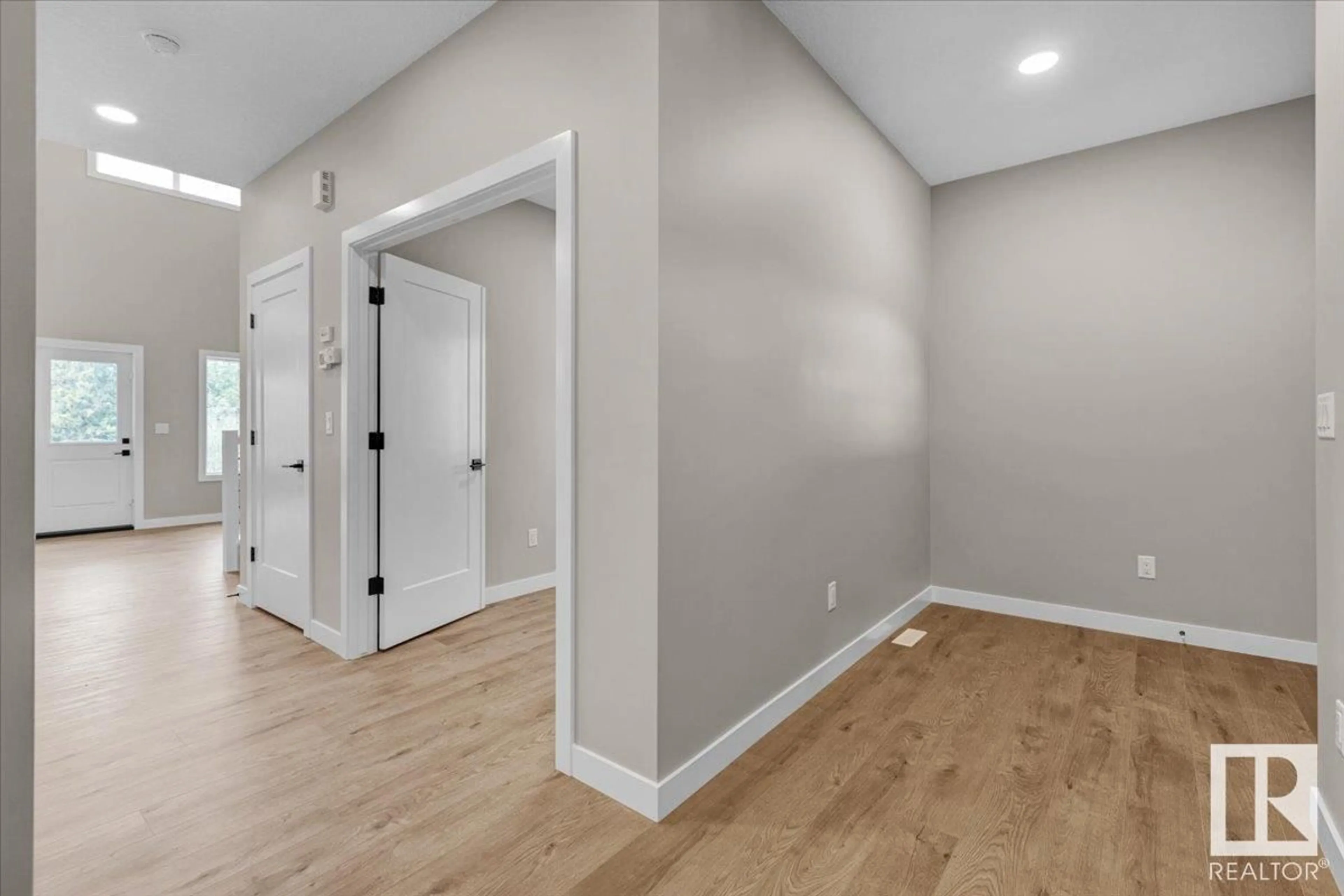 Indoor entryway for 114 HEMINGWAY CR, Spruce Grove Alberta T7X3W3