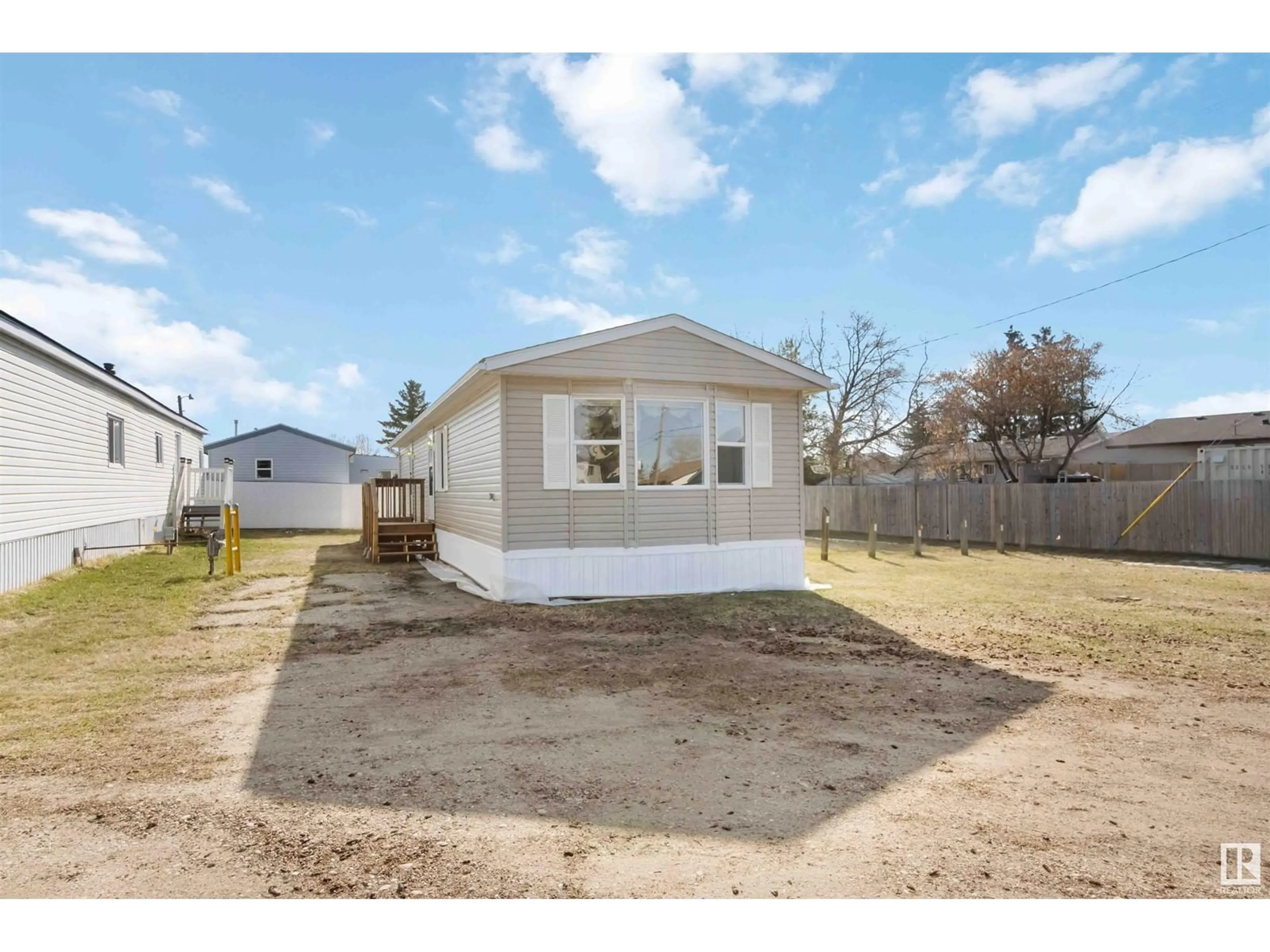 Unknown for 4839 47 ST, Gibbons Alberta T0A1N0
