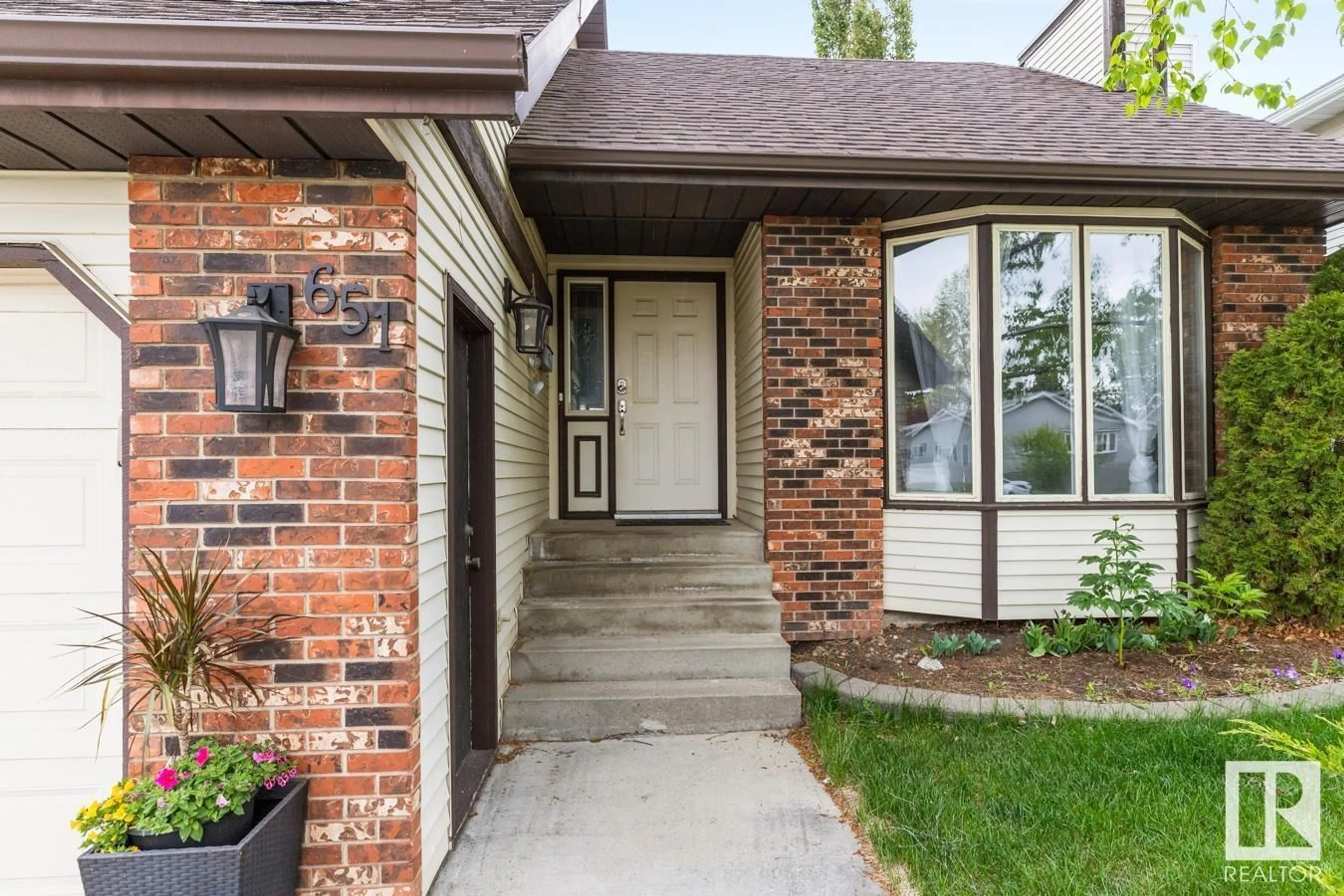 Home with brick exterior material, street for 651 VILLAGE DR, Sherwood Park Alberta T8A4K7