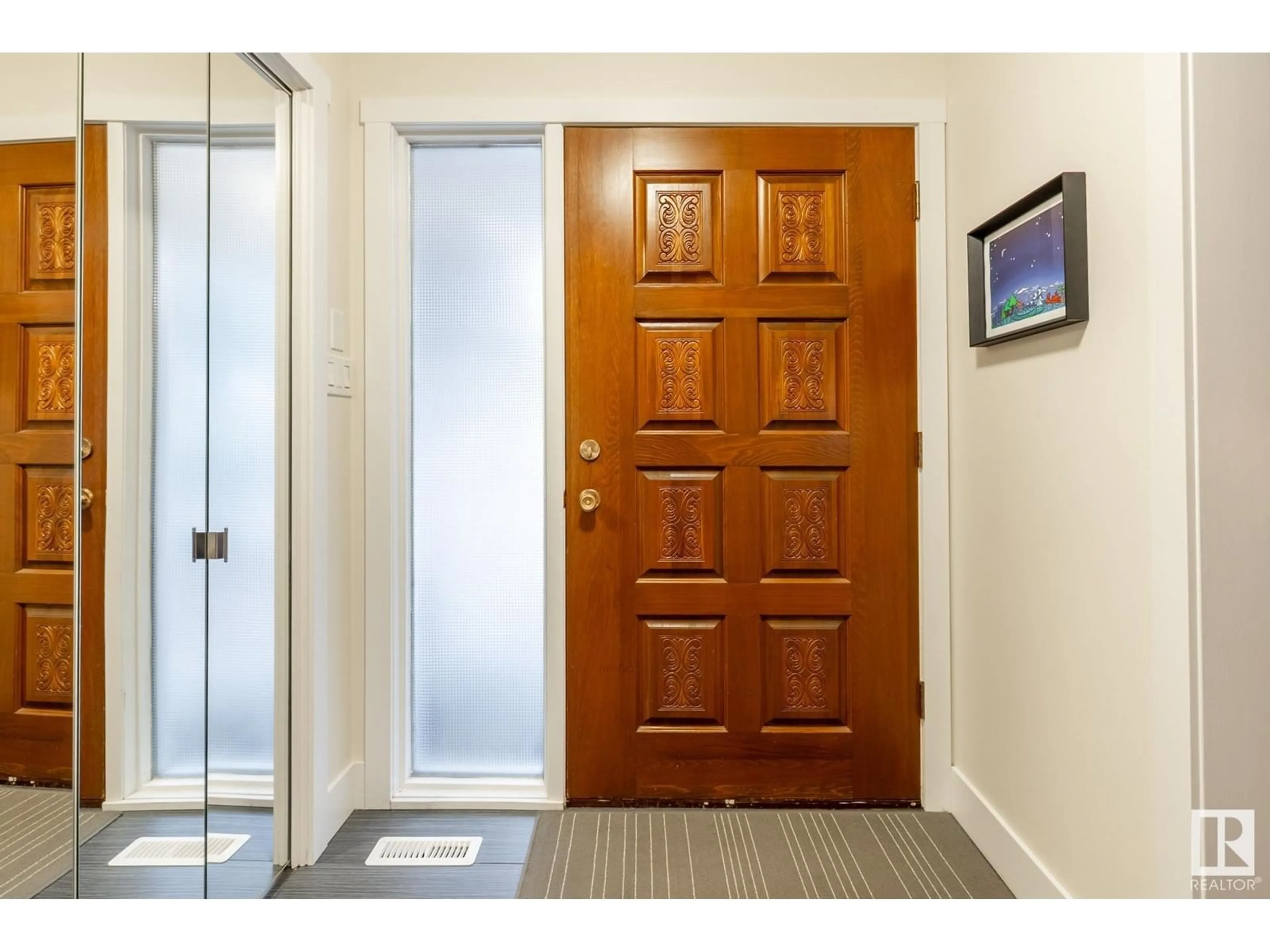 Indoor entryway for 15108 RAMSAY CR, Edmonton Alberta T6H5P4