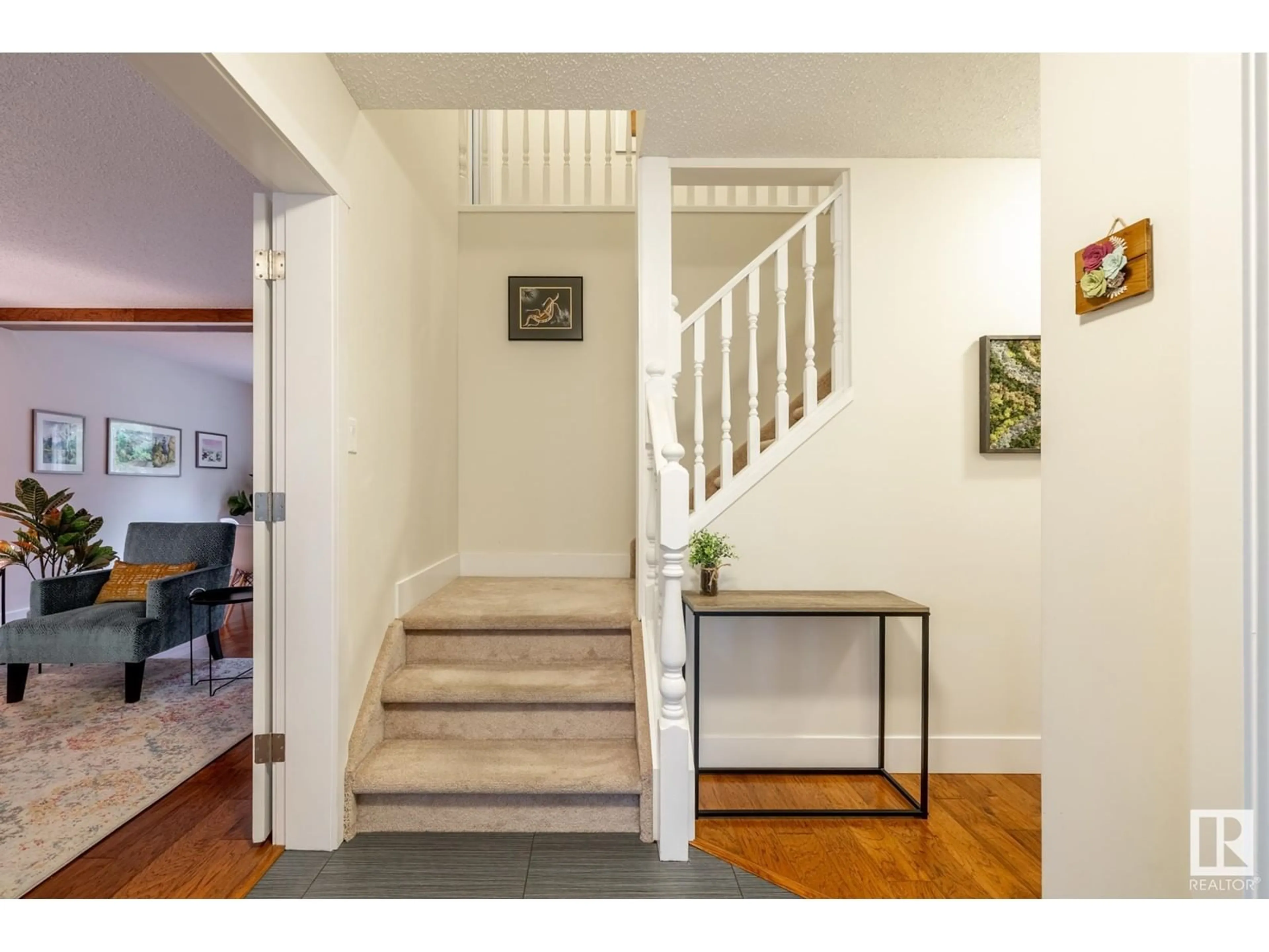 Indoor entryway for 15108 RAMSAY CR, Edmonton Alberta T6H5P4