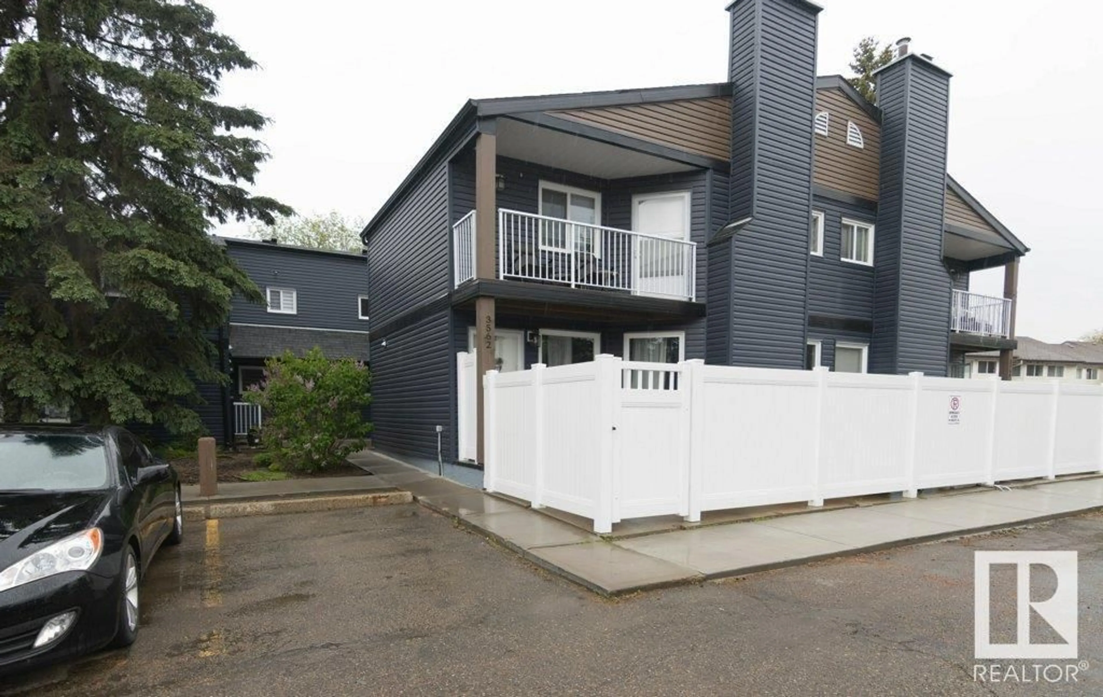 Patio, street for 3560 42 ST, Edmonton Alberta T6L5A1