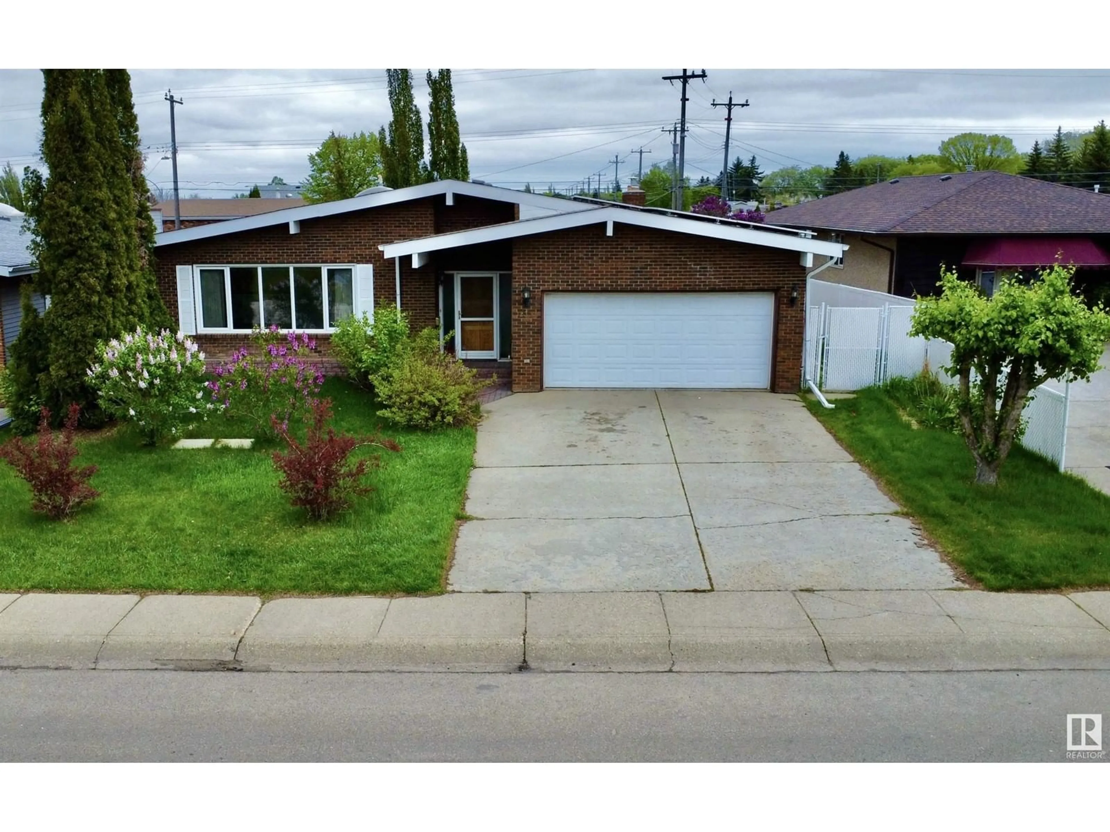 Unknown for NW - 12311 54 ST, Edmonton Alberta T5W3N7