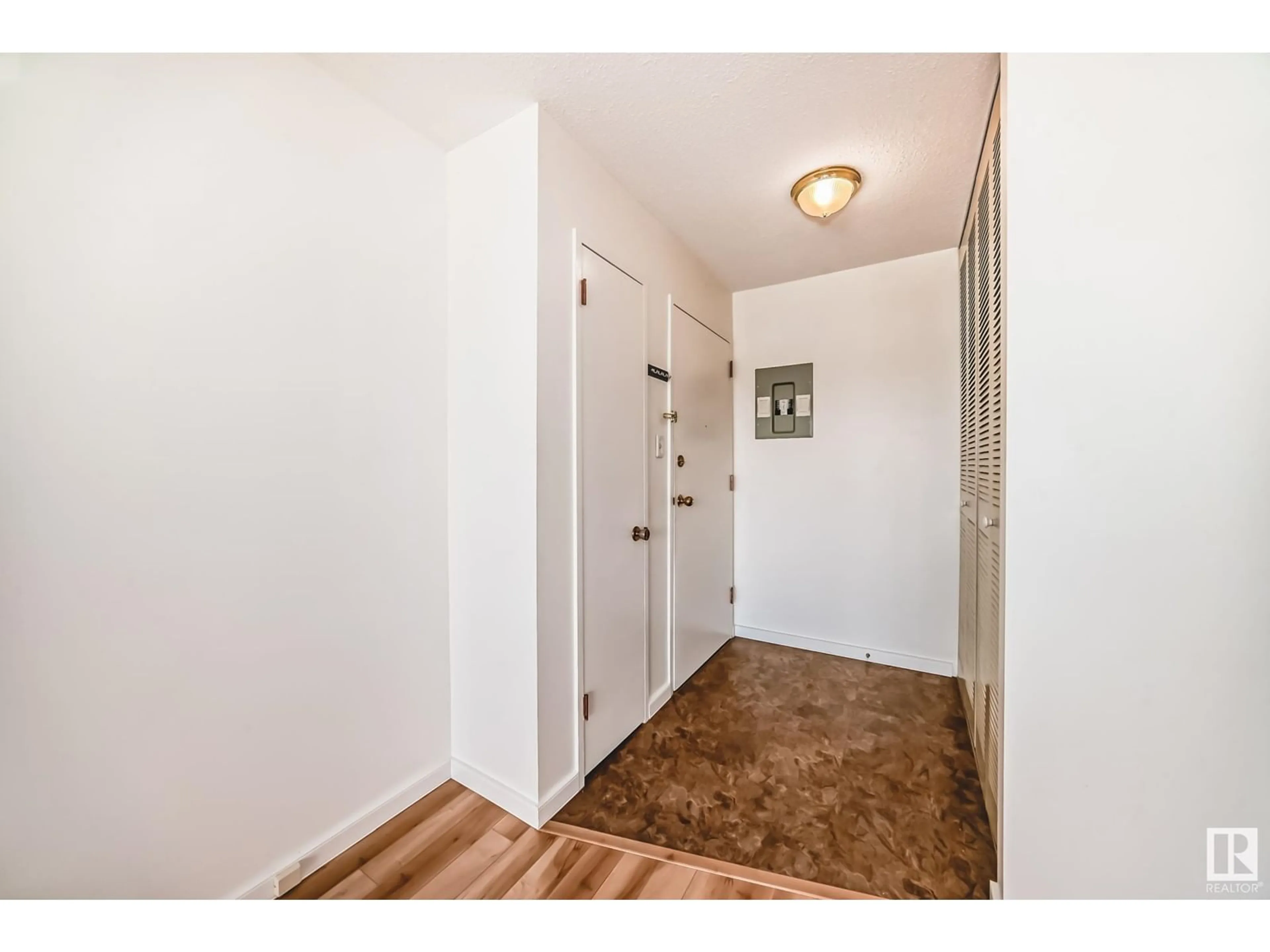 Indoor entryway for 301 - 11415 41 AV, Edmonton Alberta T6J0T9