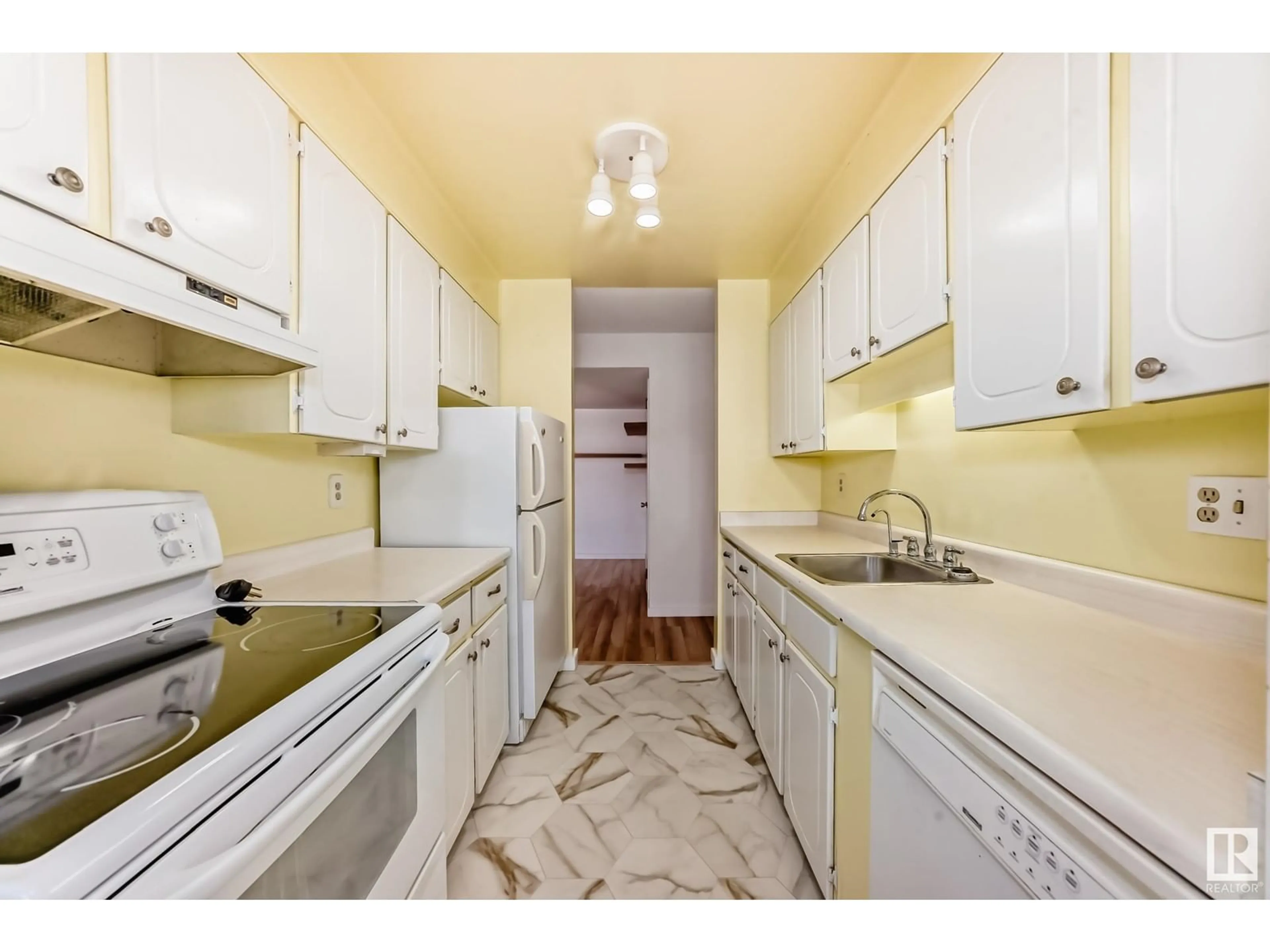 Standard kitchen, unknown for 301 - 11415 41 AV, Edmonton Alberta T6J0T9