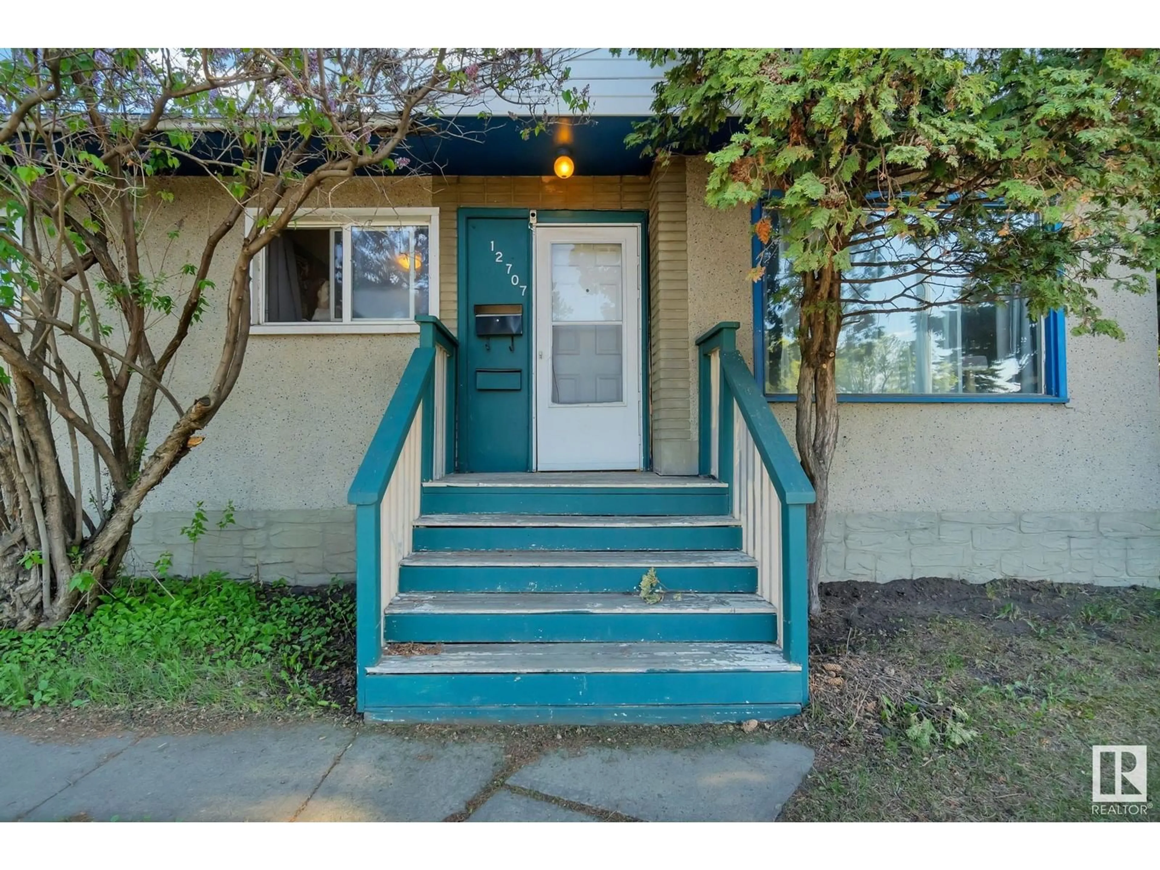 Indoor entryway for 12707 107 AV, Edmonton Alberta T5M1Z7