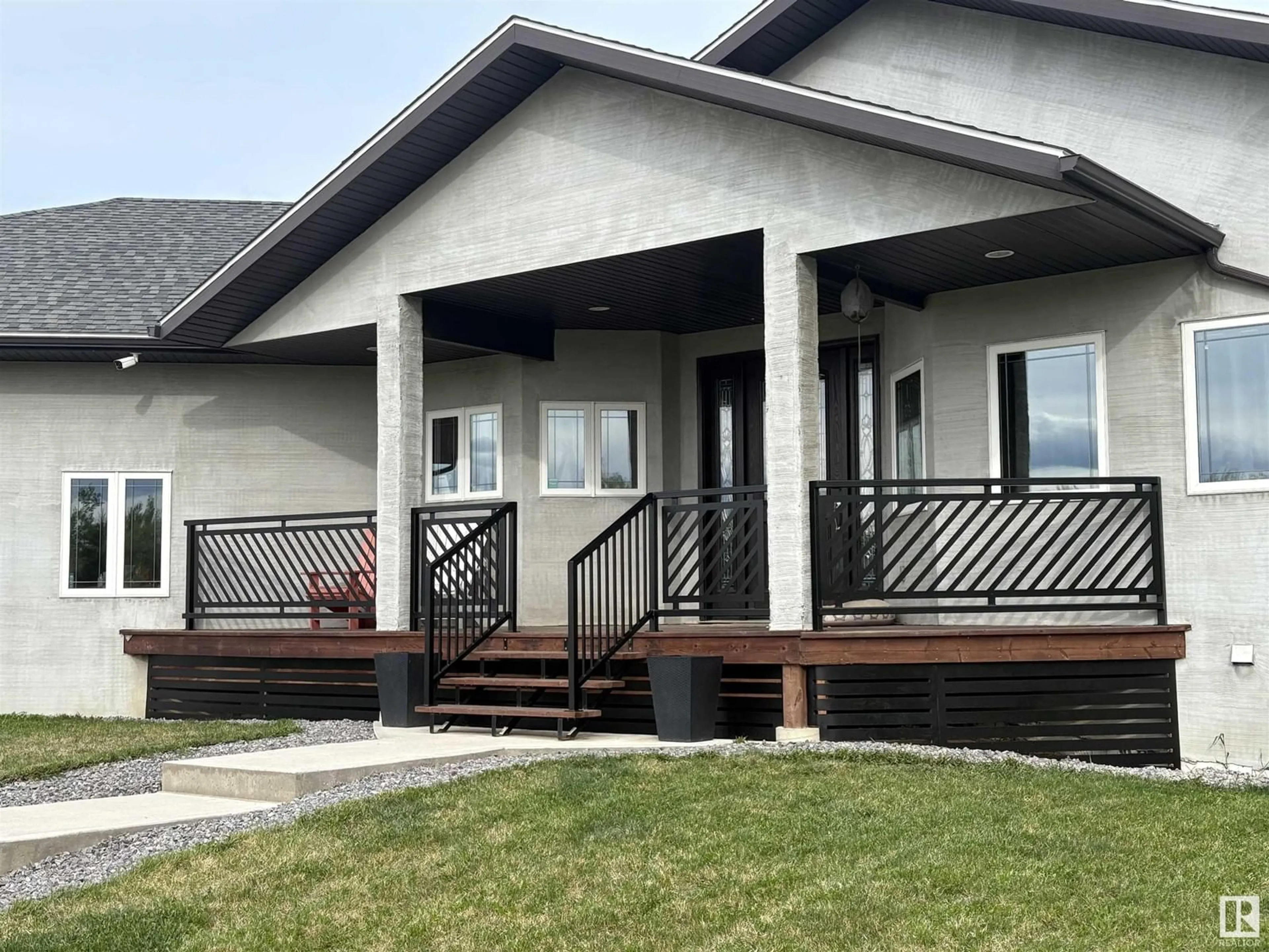 Home with vinyl exterior material, unknown for 59529A RGE RD 33, Rural Barrhead County Alberta T7N1N2