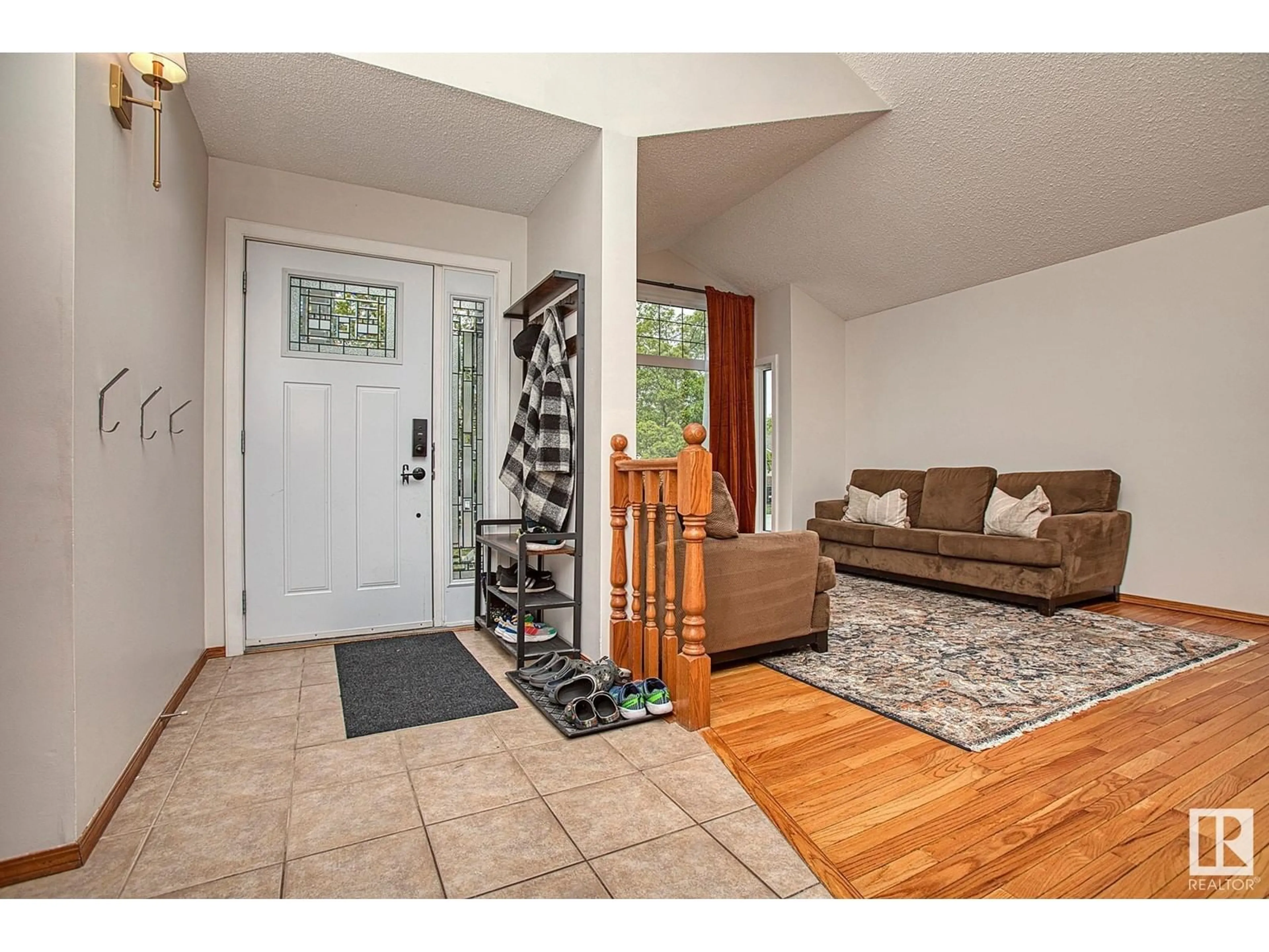 Indoor entryway for 85 COACHMAN WY, Sherwood Park Alberta T8M1M3