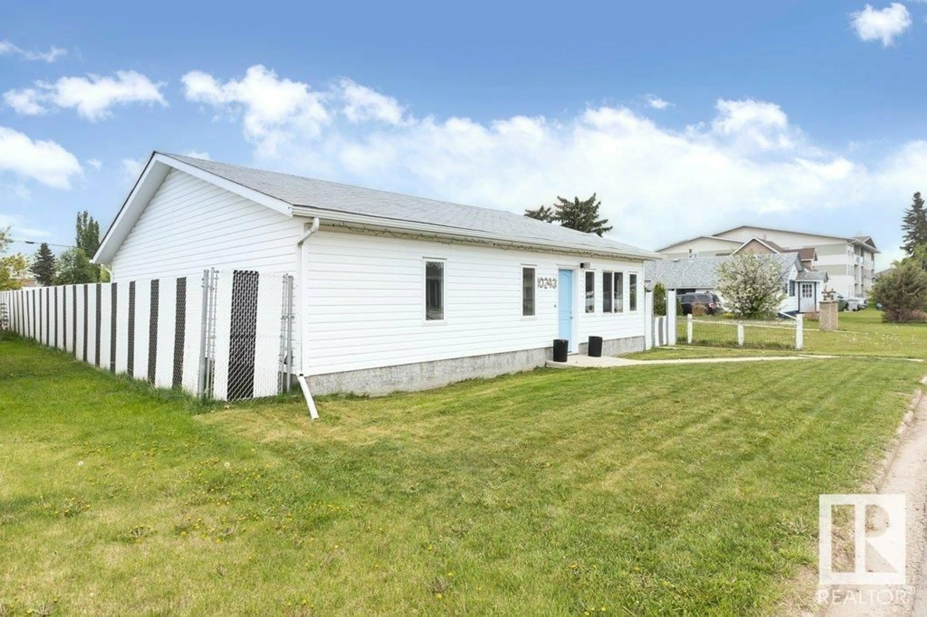 Home with vinyl exterior material, building for 10243 107 ST, Westlock Alberta T7P1X1
