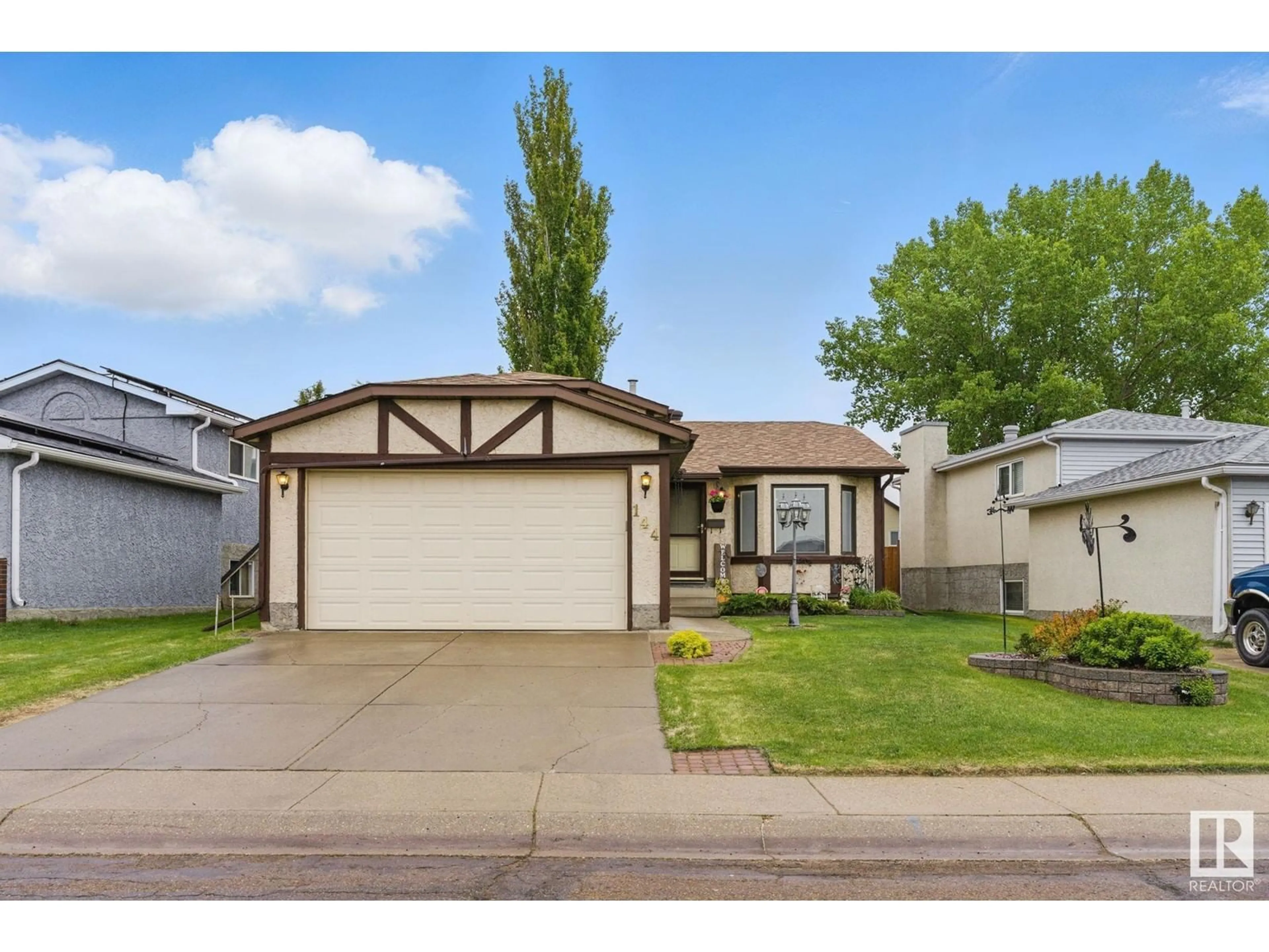 Home with vinyl exterior material, street for 144 ST. ANDREWS DR, Stony Plain Alberta T7Z1K7