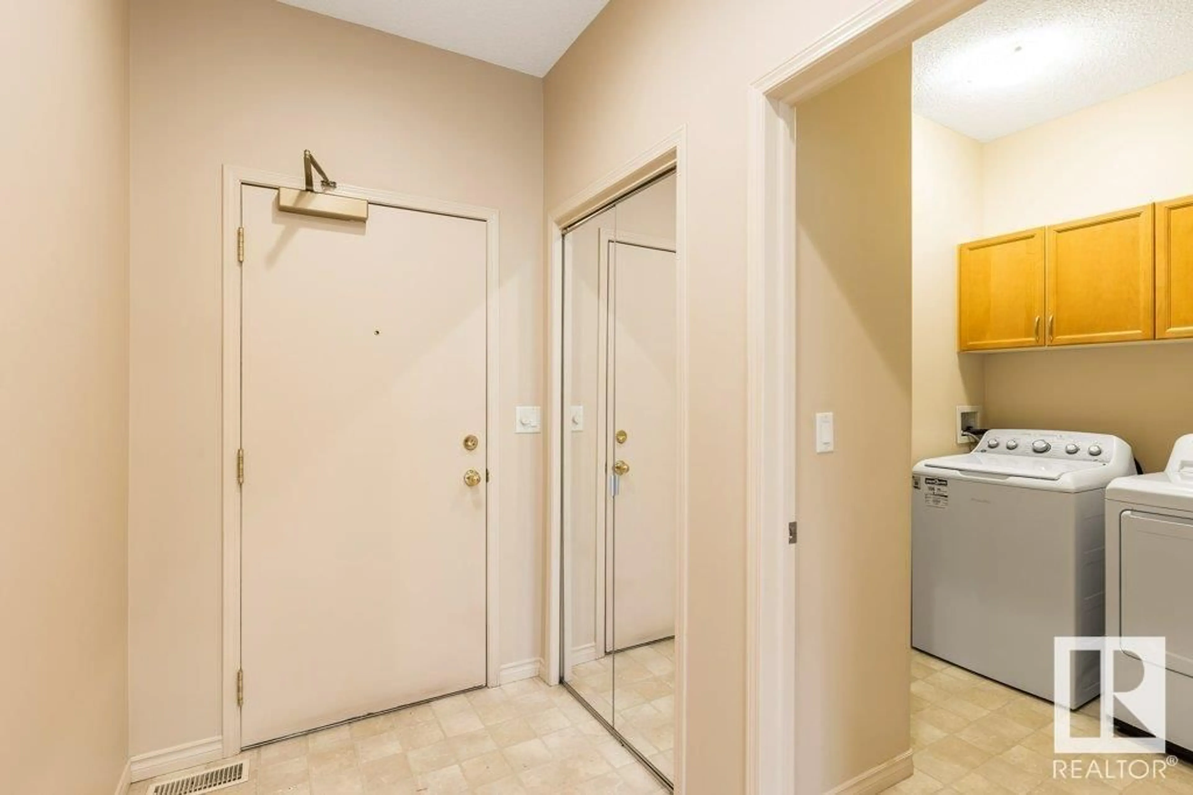 Indoor foyer for 412 ELDORADO DR, St. Albert Alberta T8N7E3